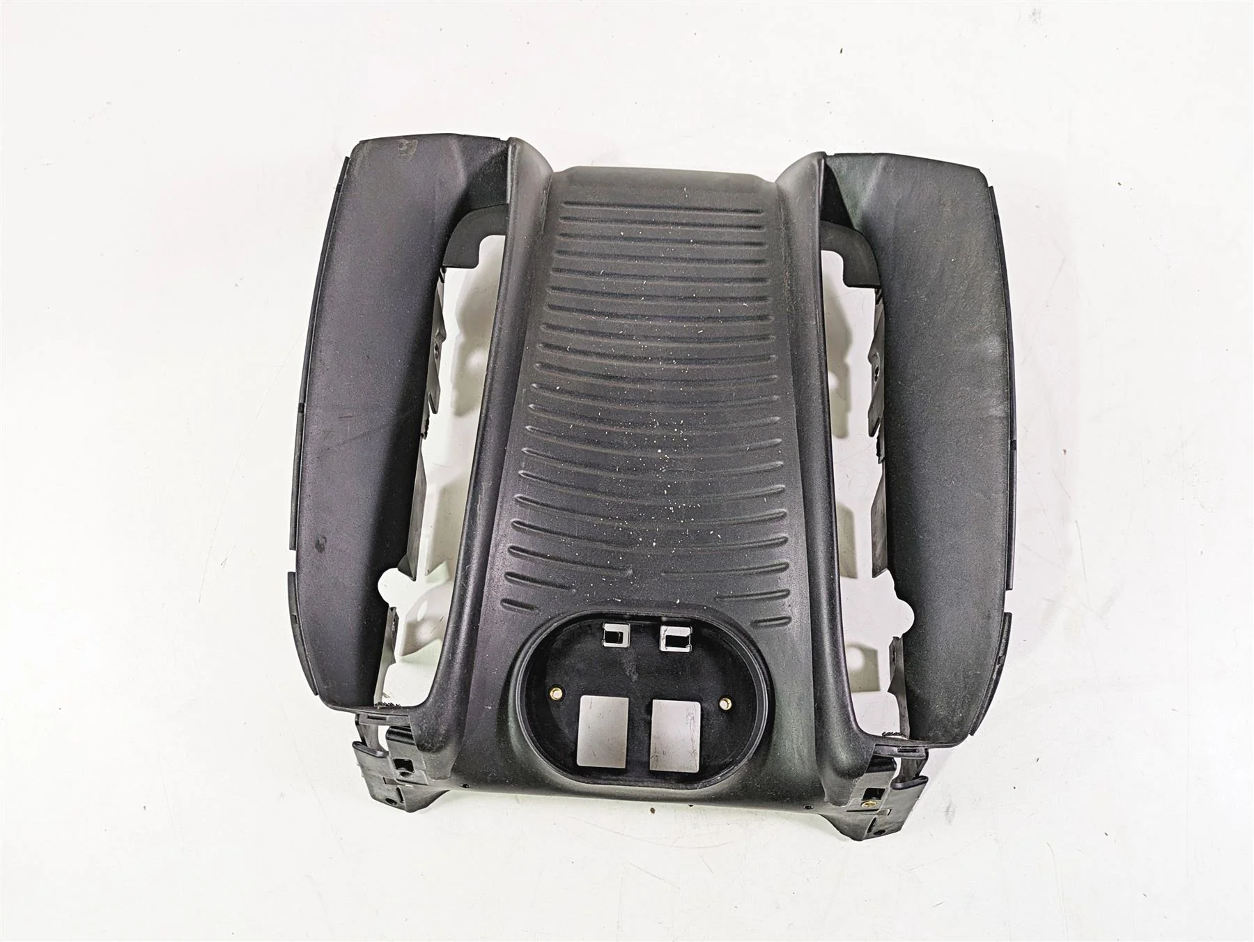 2013 Harley VRSCF Muscle Rod Radiator Center Cover Fairing 26826-09 - Image 5