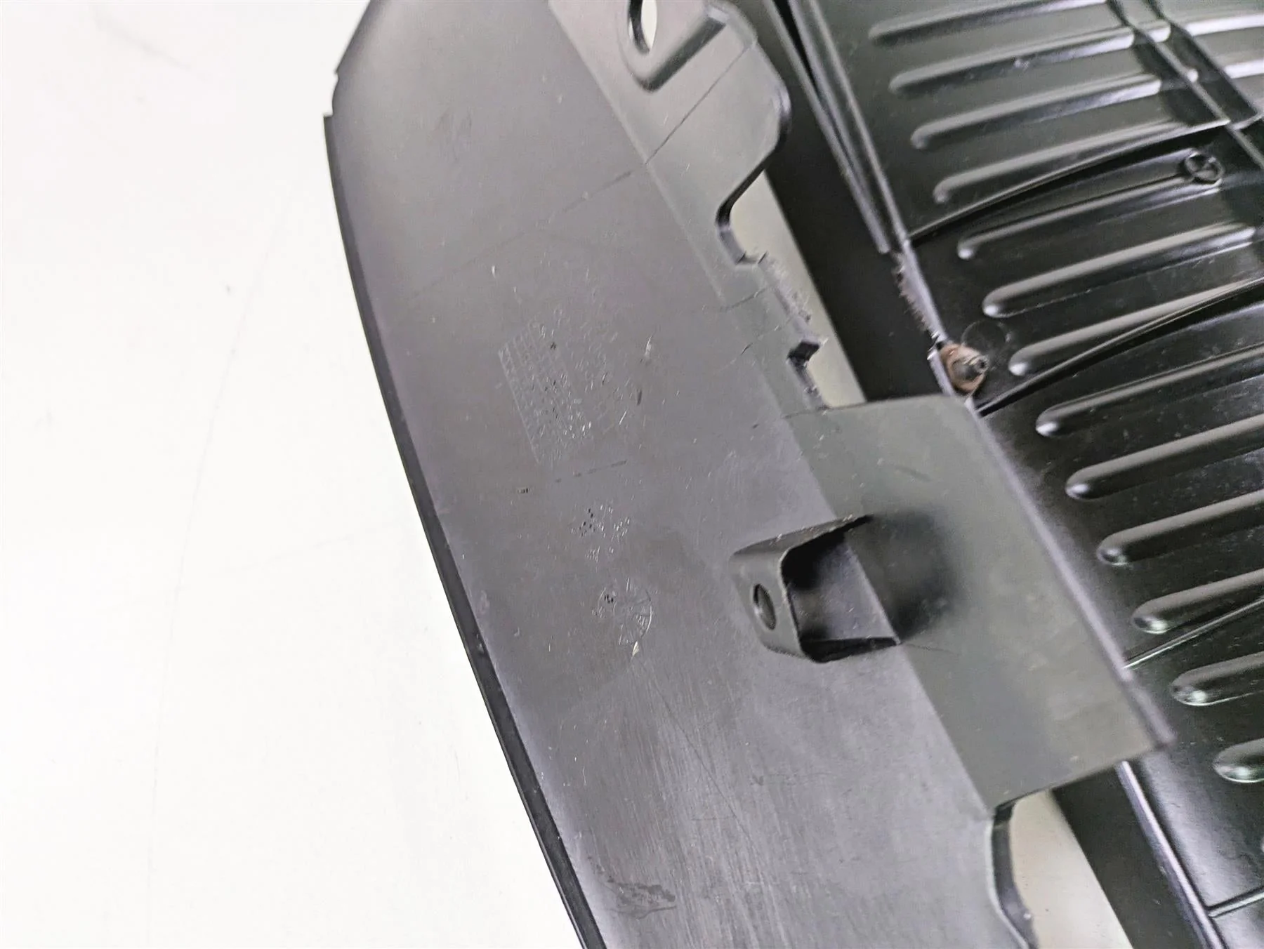 2013 Harley VRSCF Muscle Rod Radiator Center Cover Fairing 26826-09 - Image 8