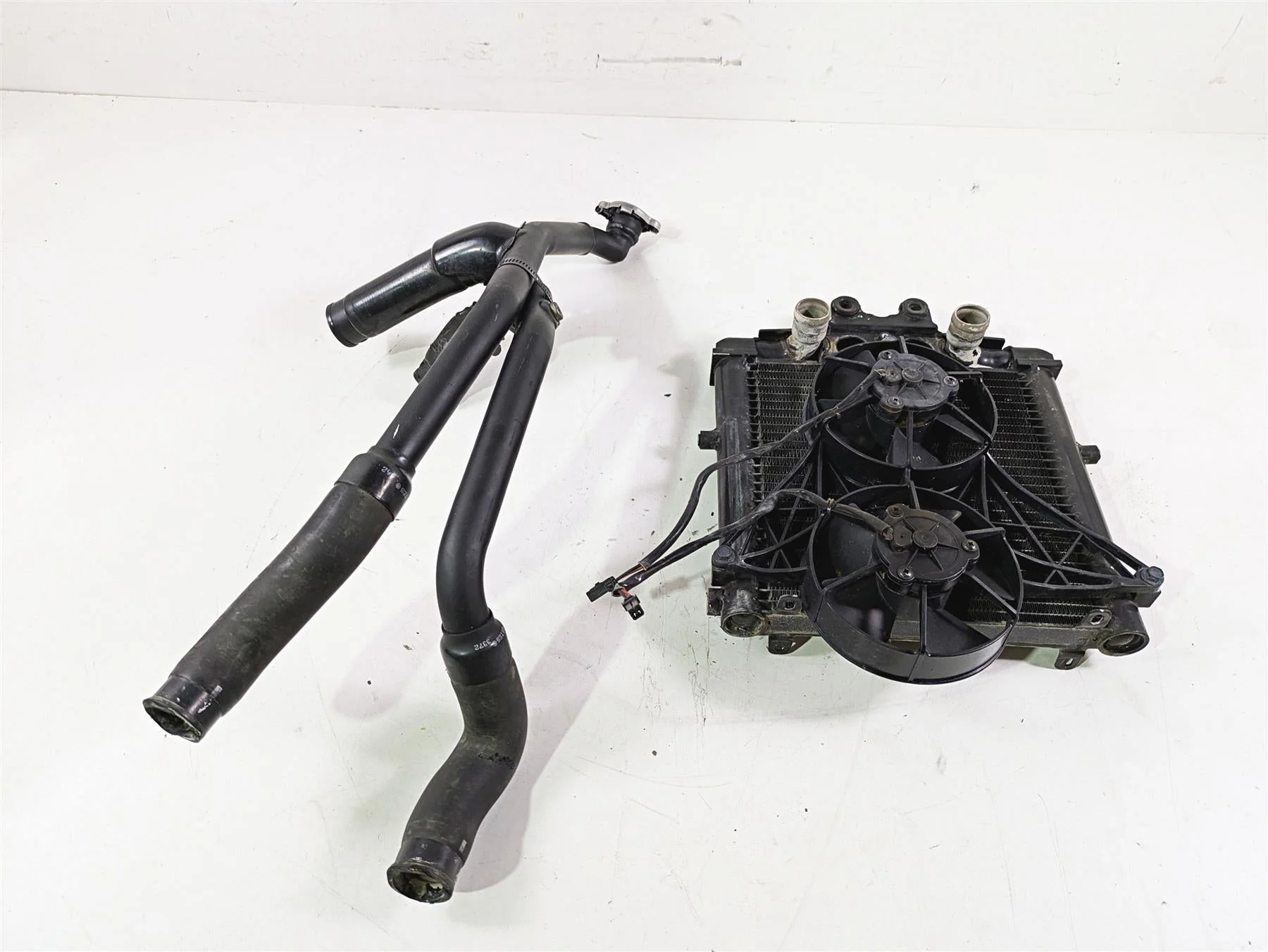 2013 Harley VRSCF Muscle Rod Radiator Fans Reservoir Hoses - Tested 26722-04 - Image 3