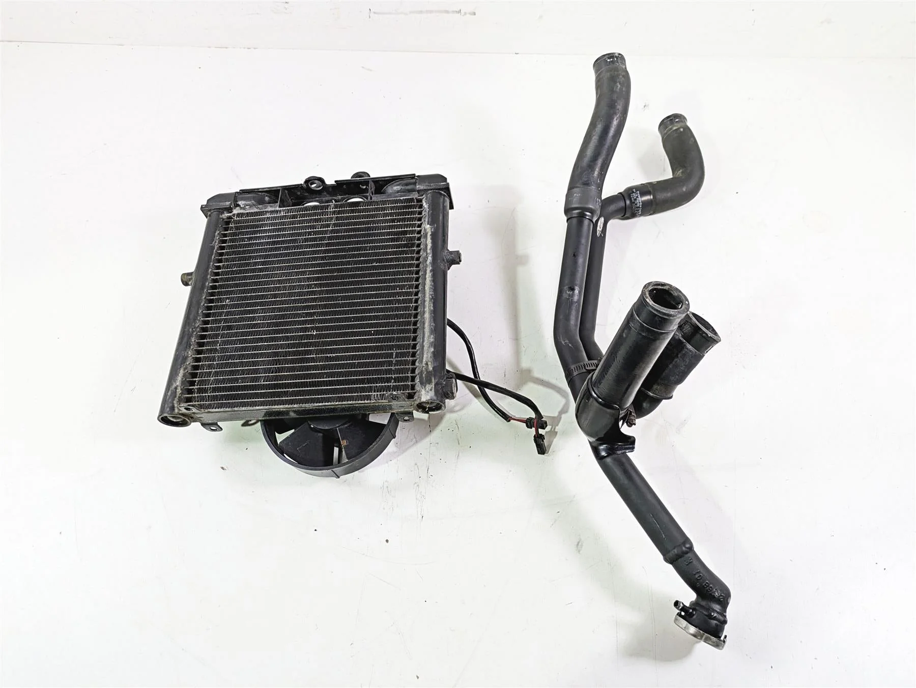 2013 Harley VRSCF Muscle Rod Radiator Fans Reservoir Hoses - Tested 26722-04 - Image 7