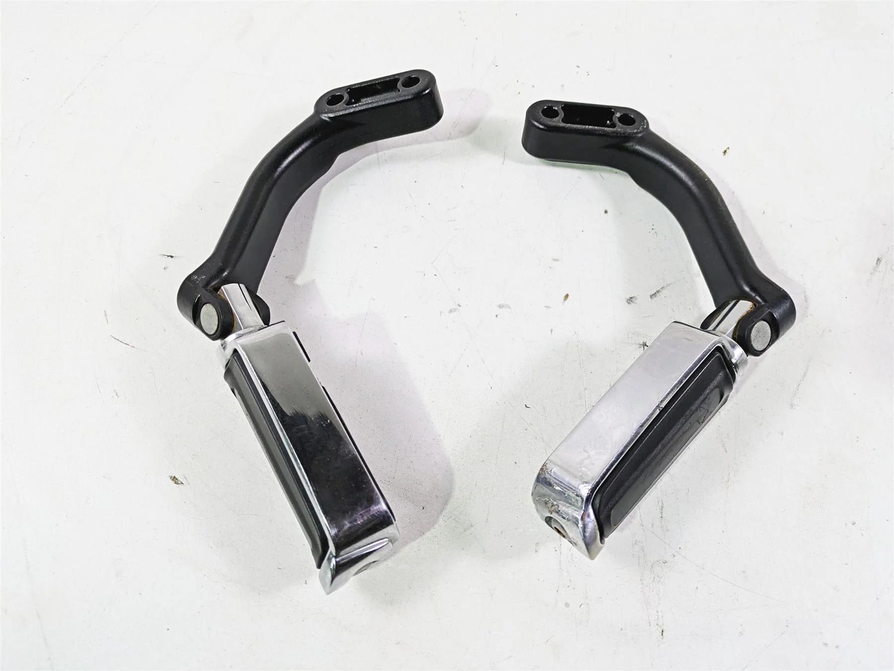 2013 Harley VRSCF Muscle Rod Rear Passenger Foot Peg Set 50822-09 50826-09 - Image 8