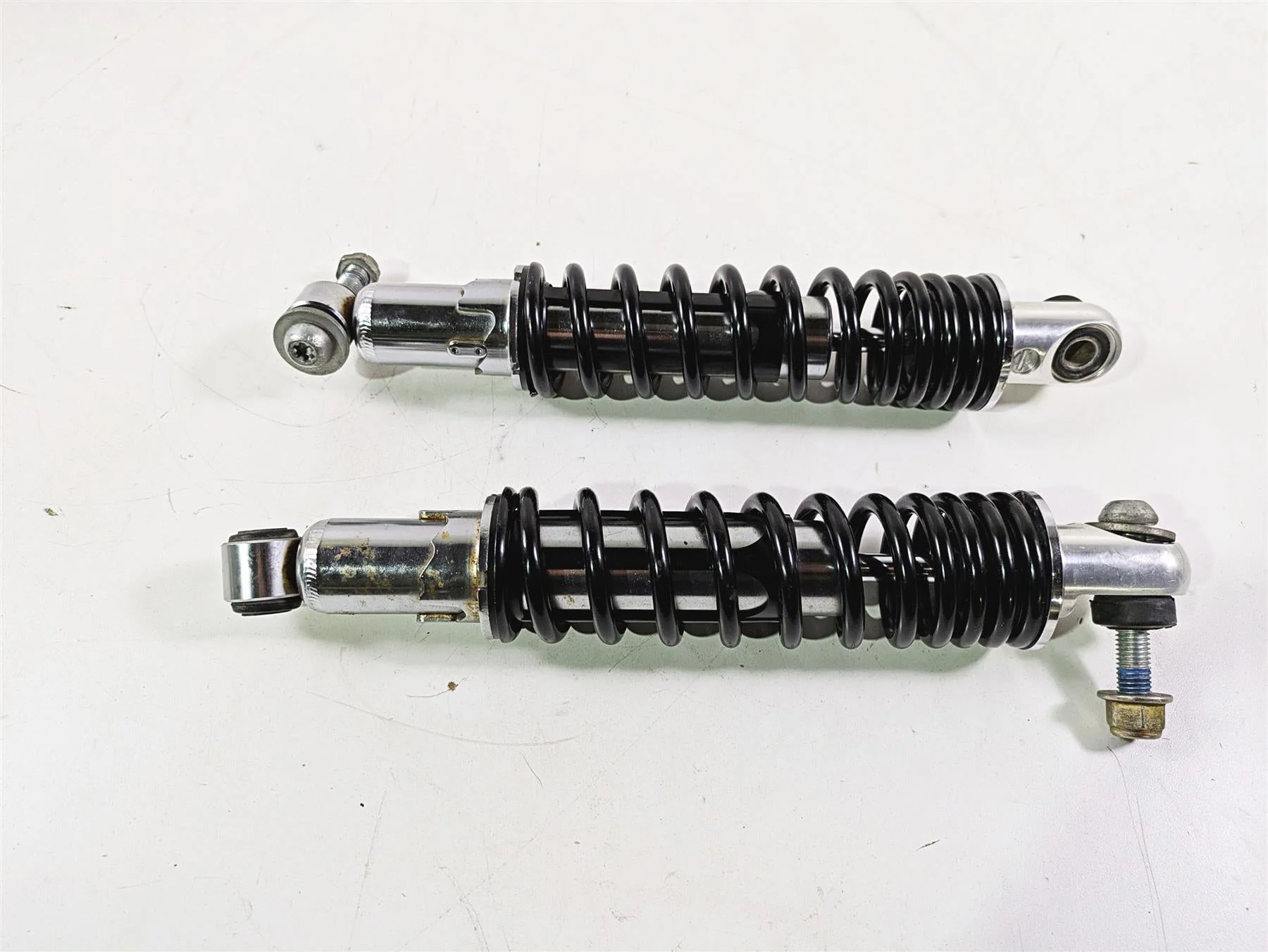 2013 Harley VRSCF Muscle Rod Rear Shock Damper Set 13" - READ 54617-09 - Image 5