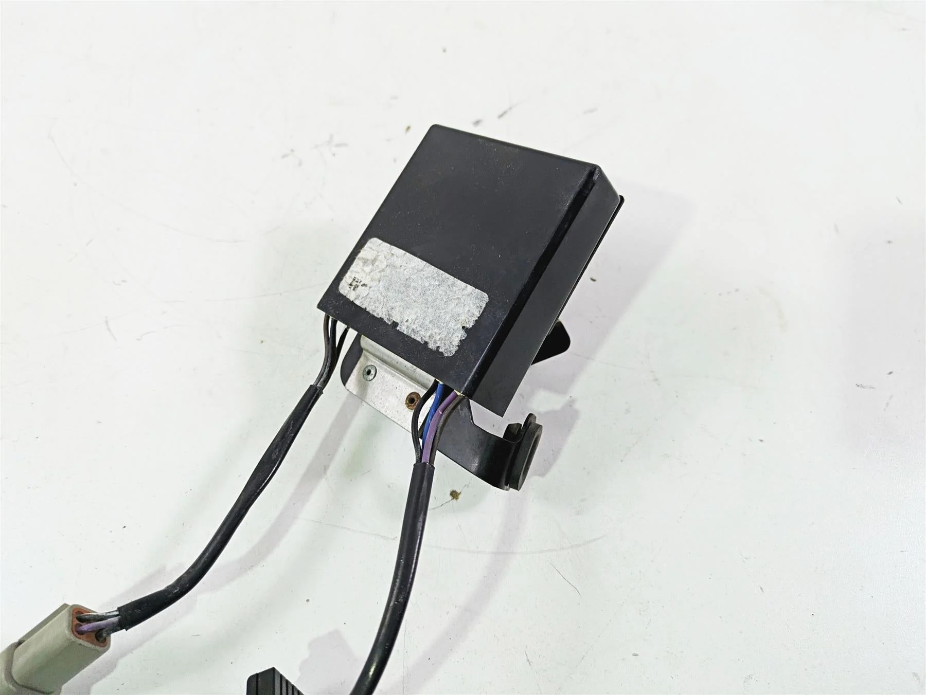 2013 Harley VRSCF Muscle Rod Rear Turn Signal Module 69457-09 - Image 12