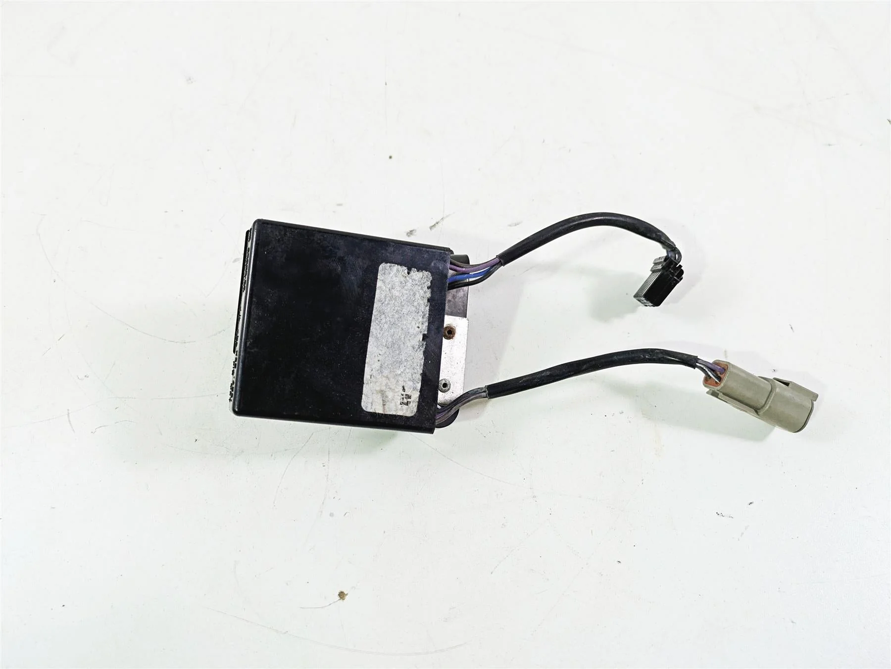 2013 Harley VRSCF Muscle Rod Rear Turn Signal Module 69457-09 - Image 4