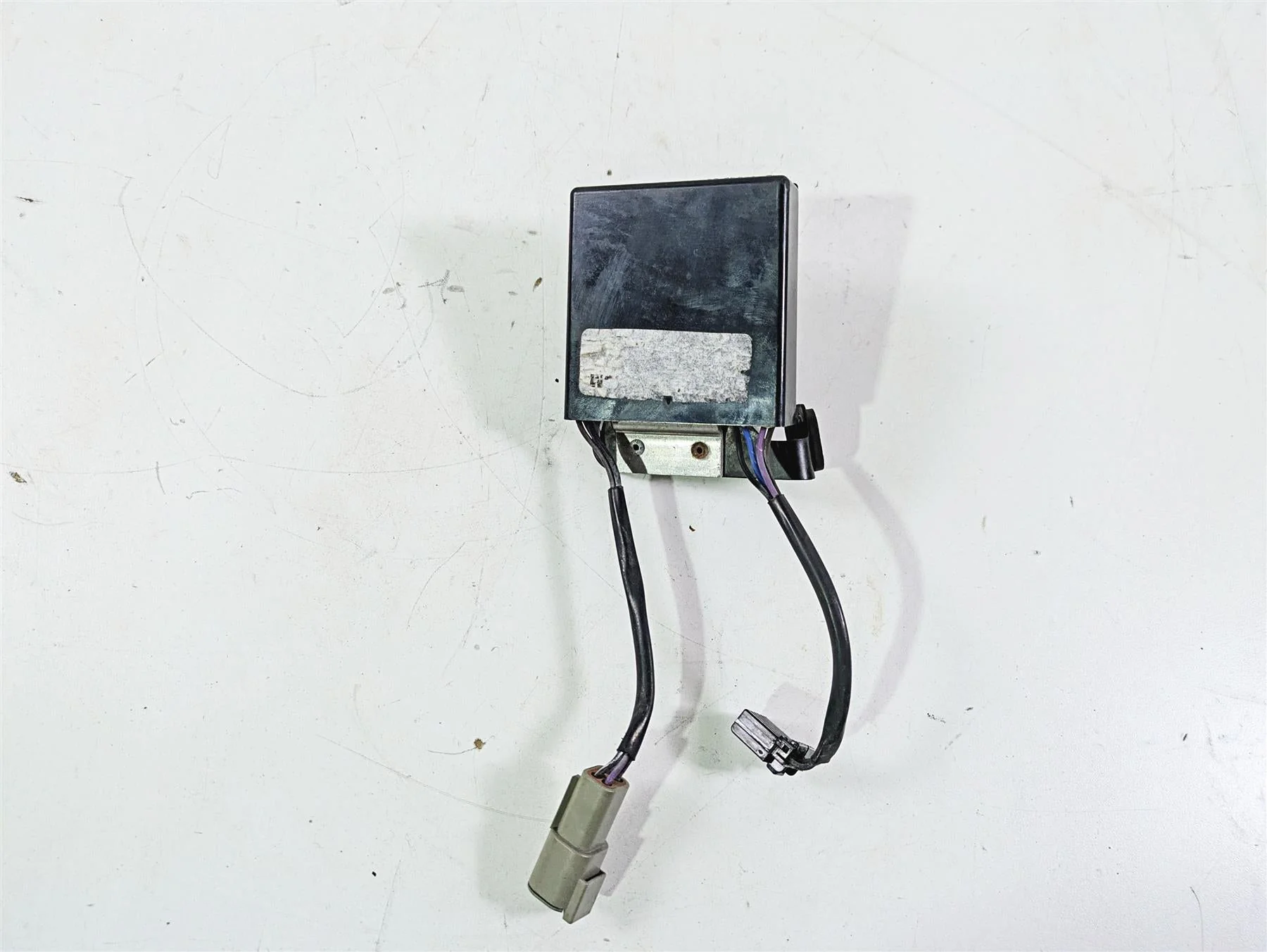 2013 Harley VRSCF Muscle Rod Rear Turn Signal Module 69457-09 - Image 5