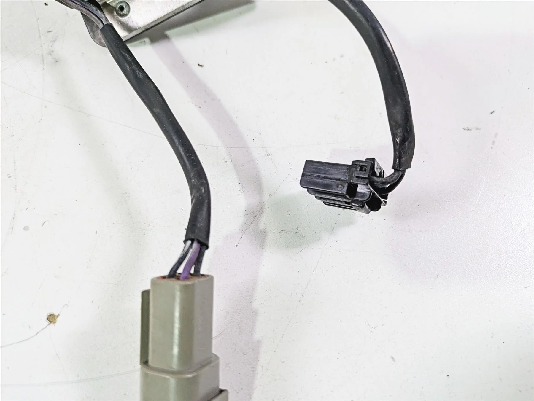 2013 Harley VRSCF Muscle Rod Rear Turn Signal Module 69457-09 - Image 7