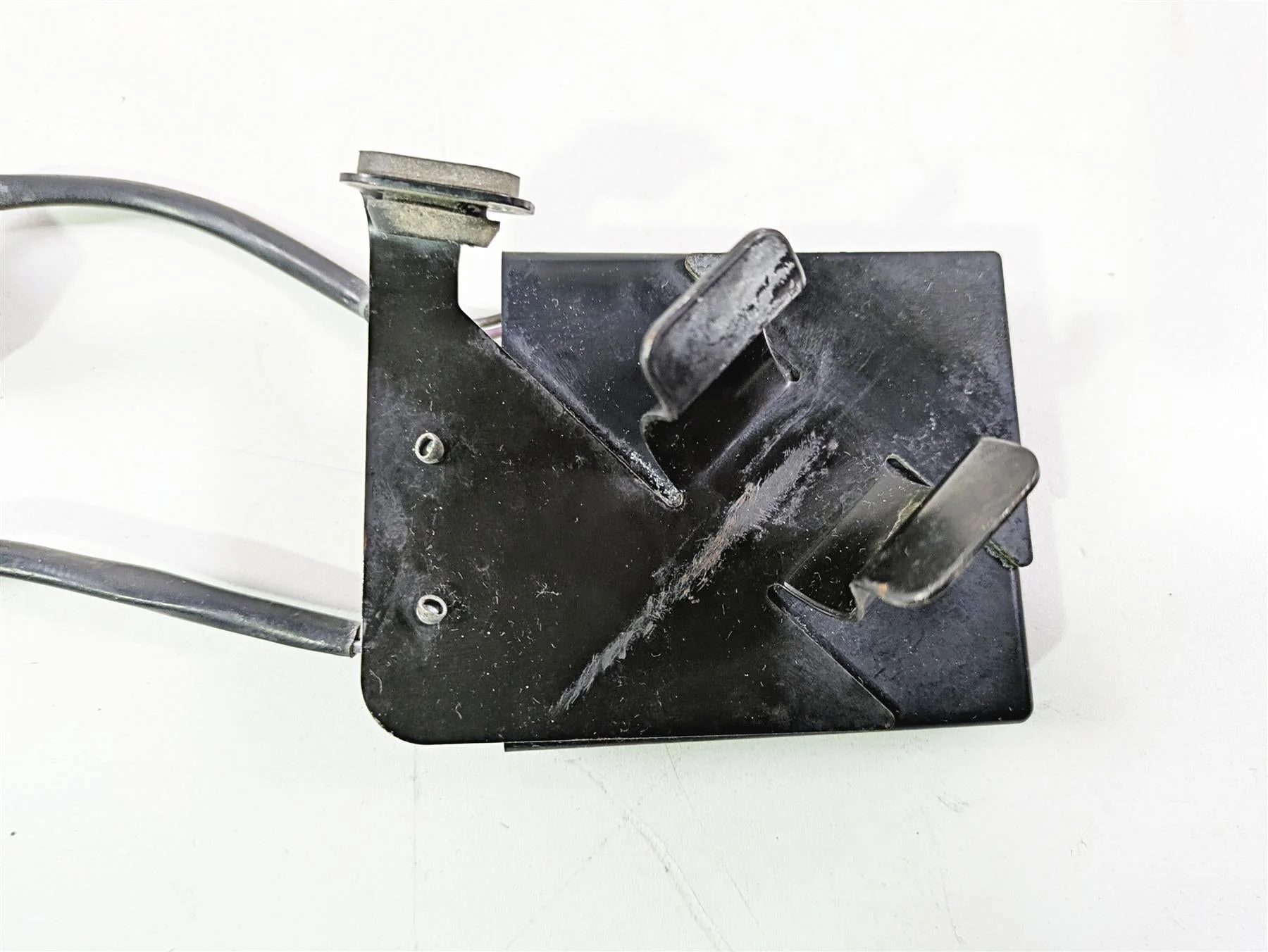 2013 Harley VRSCF Muscle Rod Rear Turn Signal Module 69457-09 - Image 9