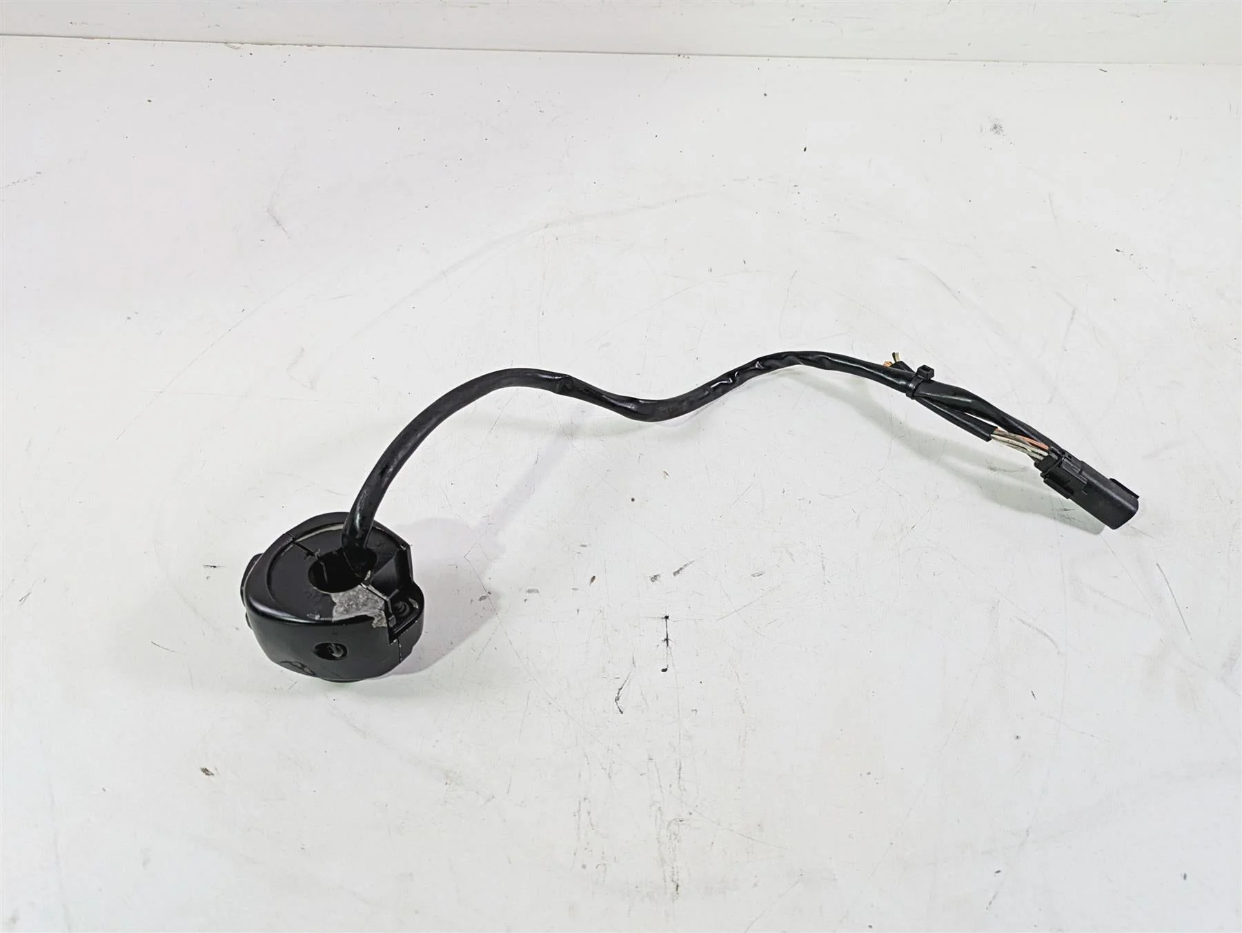 2013 Harley VRSCF Muscle Rod Right Hand Control Switch - Read 71684-06A - Image 2