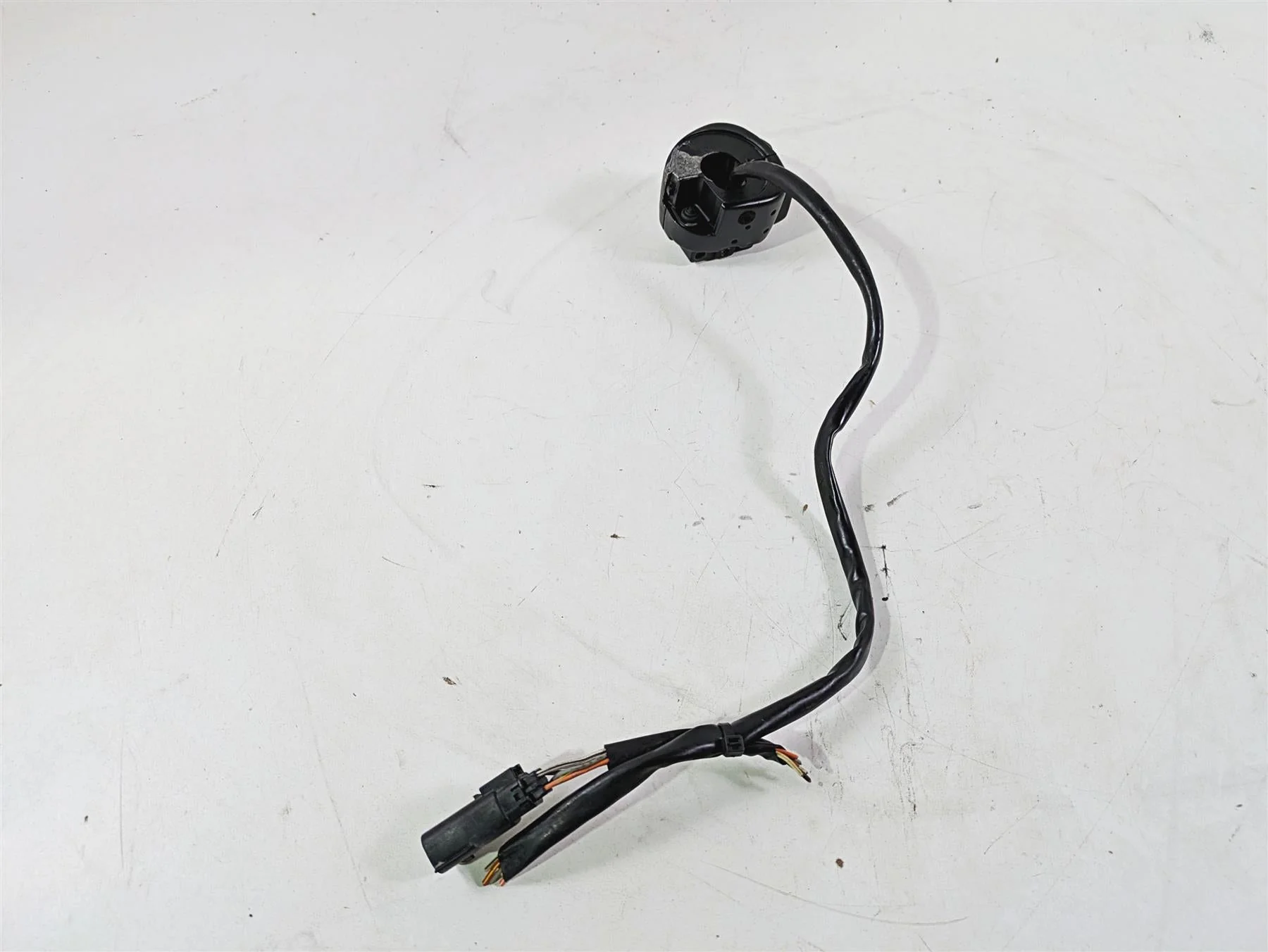 2013 Harley VRSCF Muscle Rod Right Hand Control Switch - Read 71684-06A - Image 3