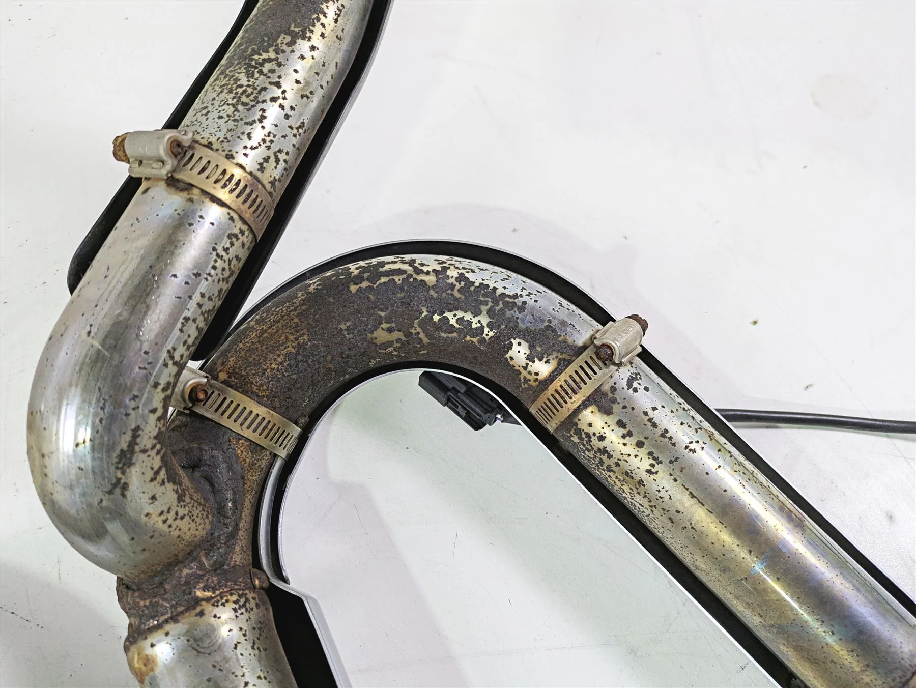 2013 Harley VRSCF Muscle Rod Stock Header Manifold Heatshield Set 65600069 - Image 9