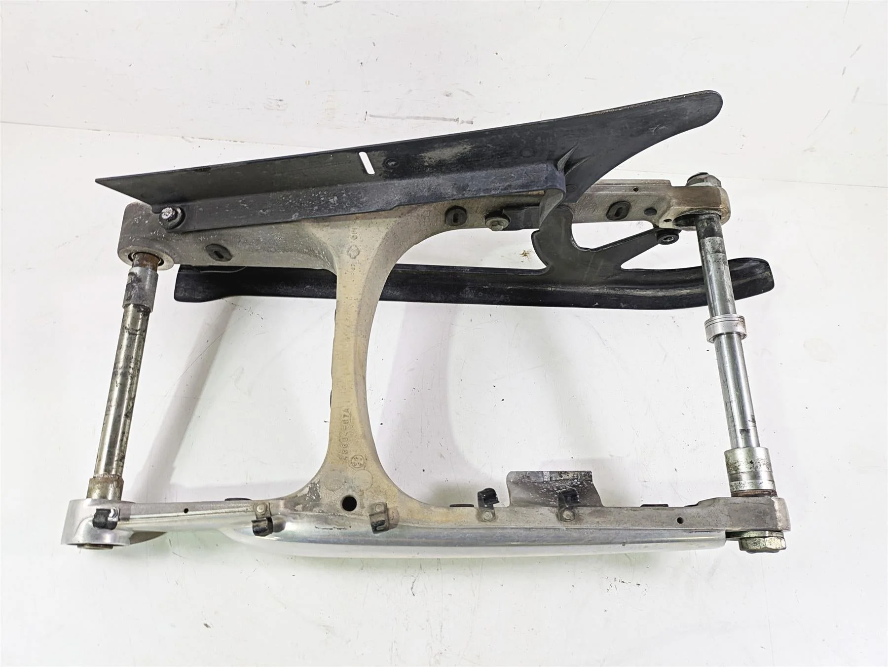 2013 Harley VRSCF Muscle Rod Swingarm Swing Arm & Guards 48606-07A 48604-07A - Image 11