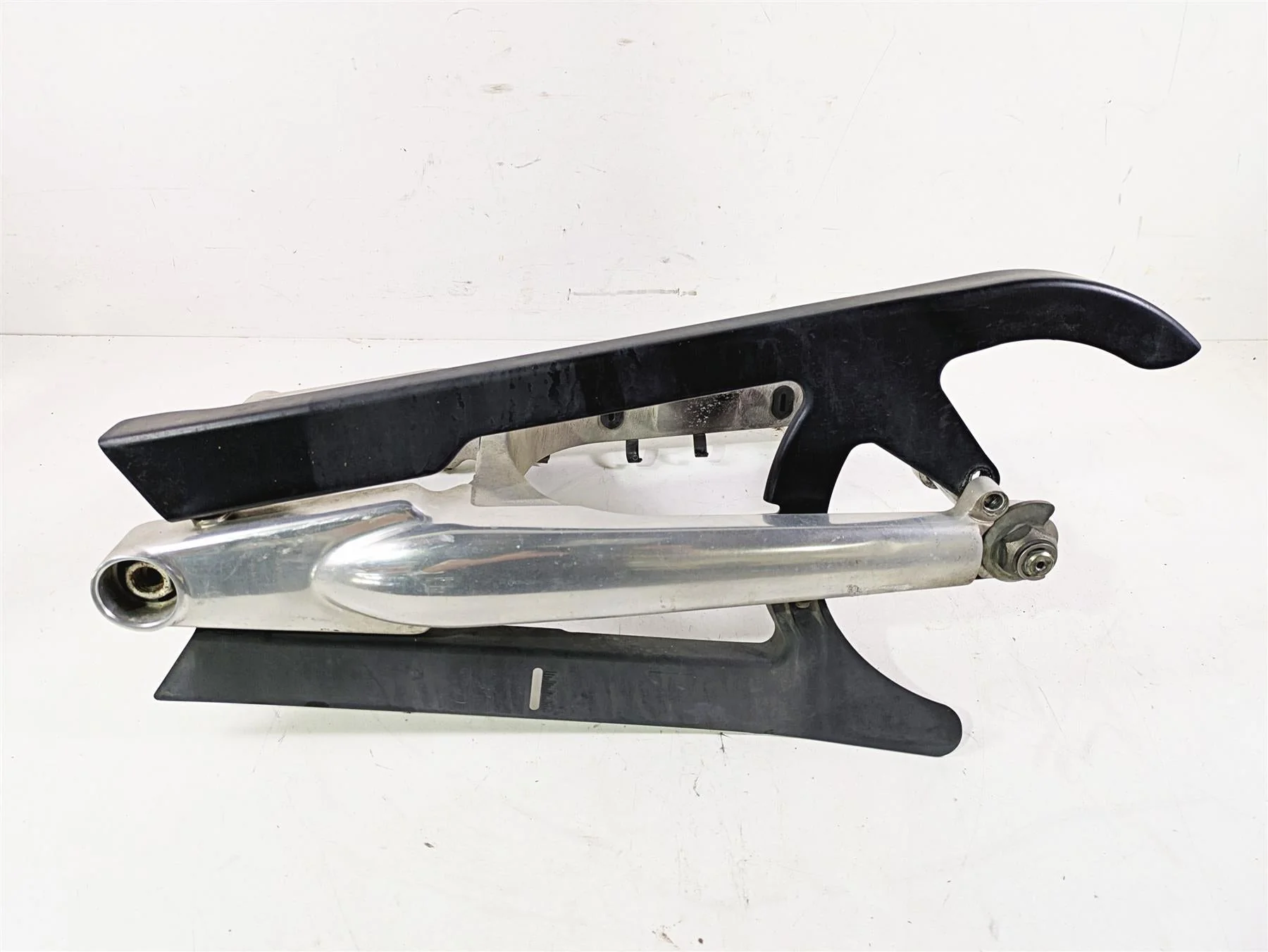 2013 Harley VRSCF Muscle Rod Swingarm Swing Arm & Guards 48606-07A 48604-07A - Image 12