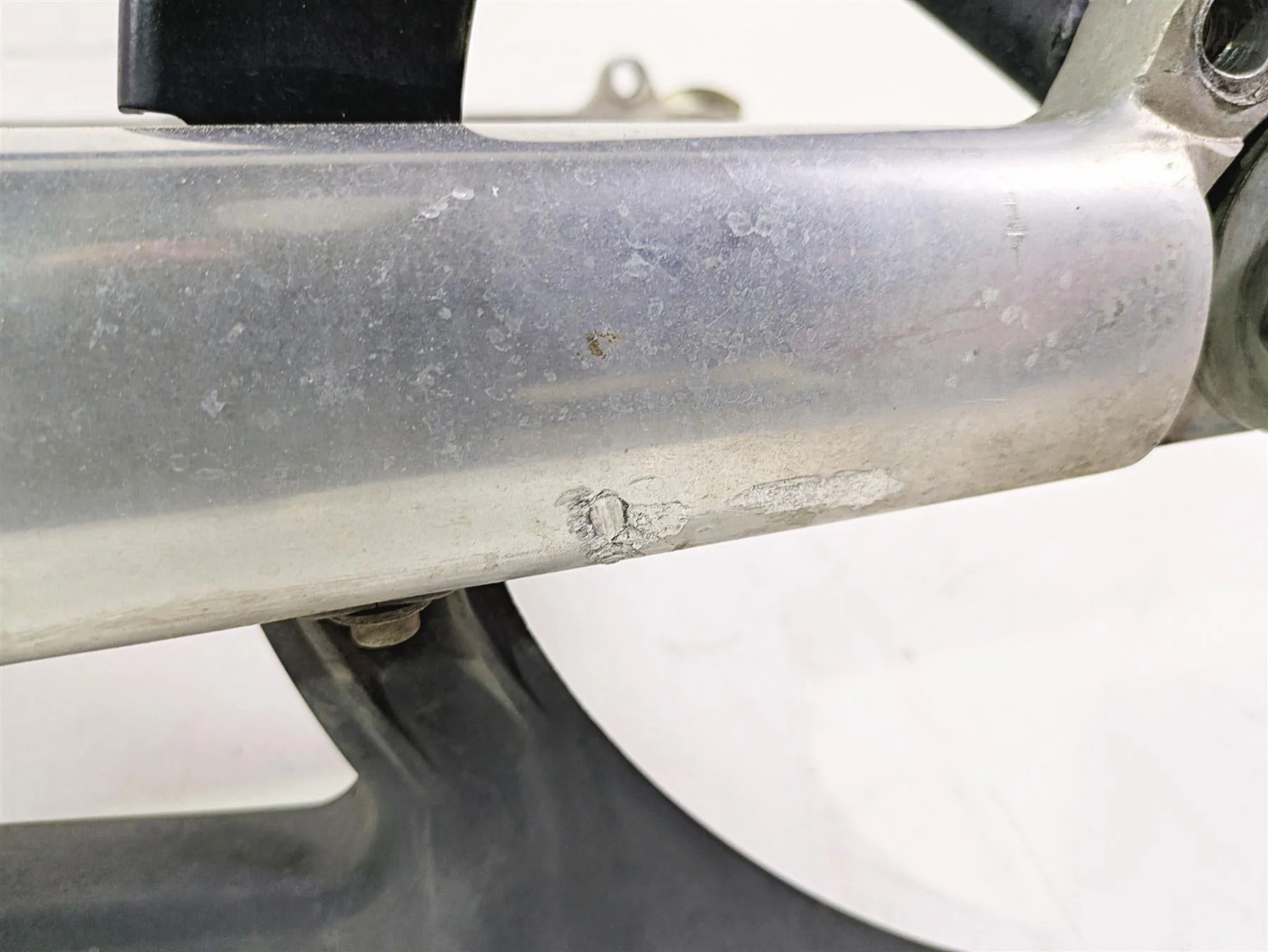 2013 Harley VRSCF Muscle Rod Swingarm Swing Arm & Guards 48606-07A 48604-07A - Image 5