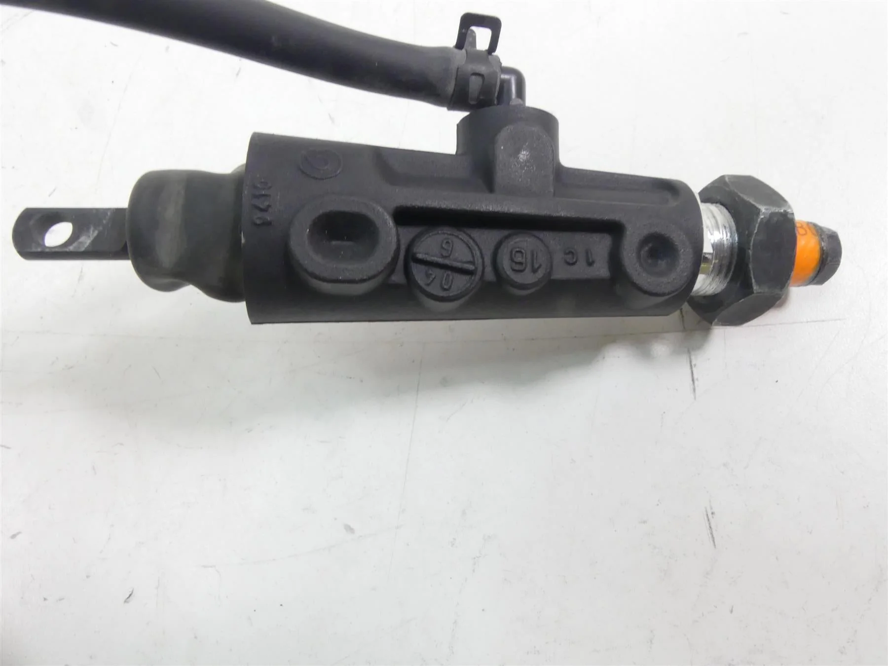 2013 Harley VRSCF Muscle V-Rod Rear Brake Master Cylinder 44740-06A - Image 4