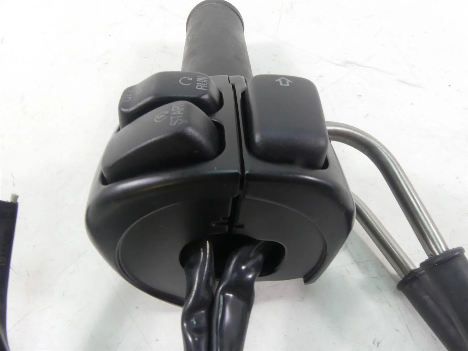 2013 Harley VRSCF Muscle V-Rod Right Start Stop Control Switch - Read 71684-06A - Image 4