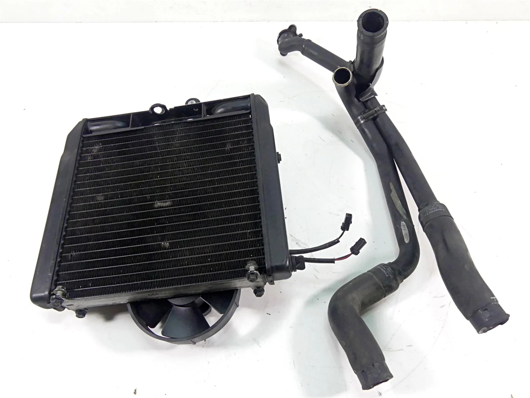 2013 Harley VRSCF Muscle Vrod Radiator Fans Reservoir Hoses Set 26722-04 - Image 2