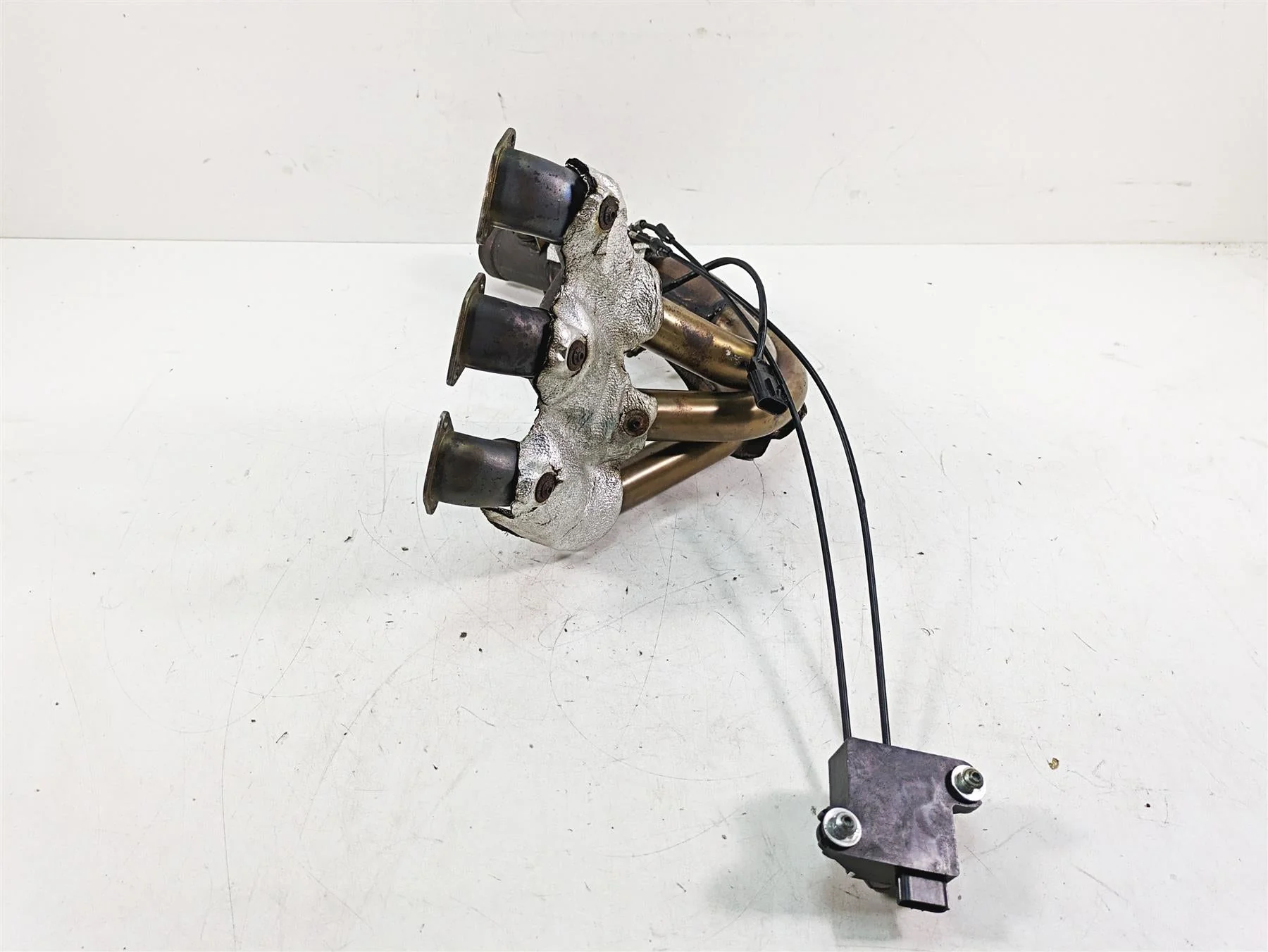 2013 MV Agusta F3 675 ERA Exhaust Header & Valve Actuator - Read 8A00B5825 - Image 2