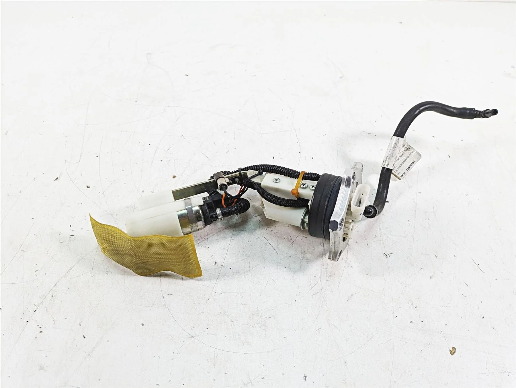 2013 MV Agusta F3 675 ERA Fuel Gas Petrol Pump 8K Only - Tested 8000B4722 - Image 3