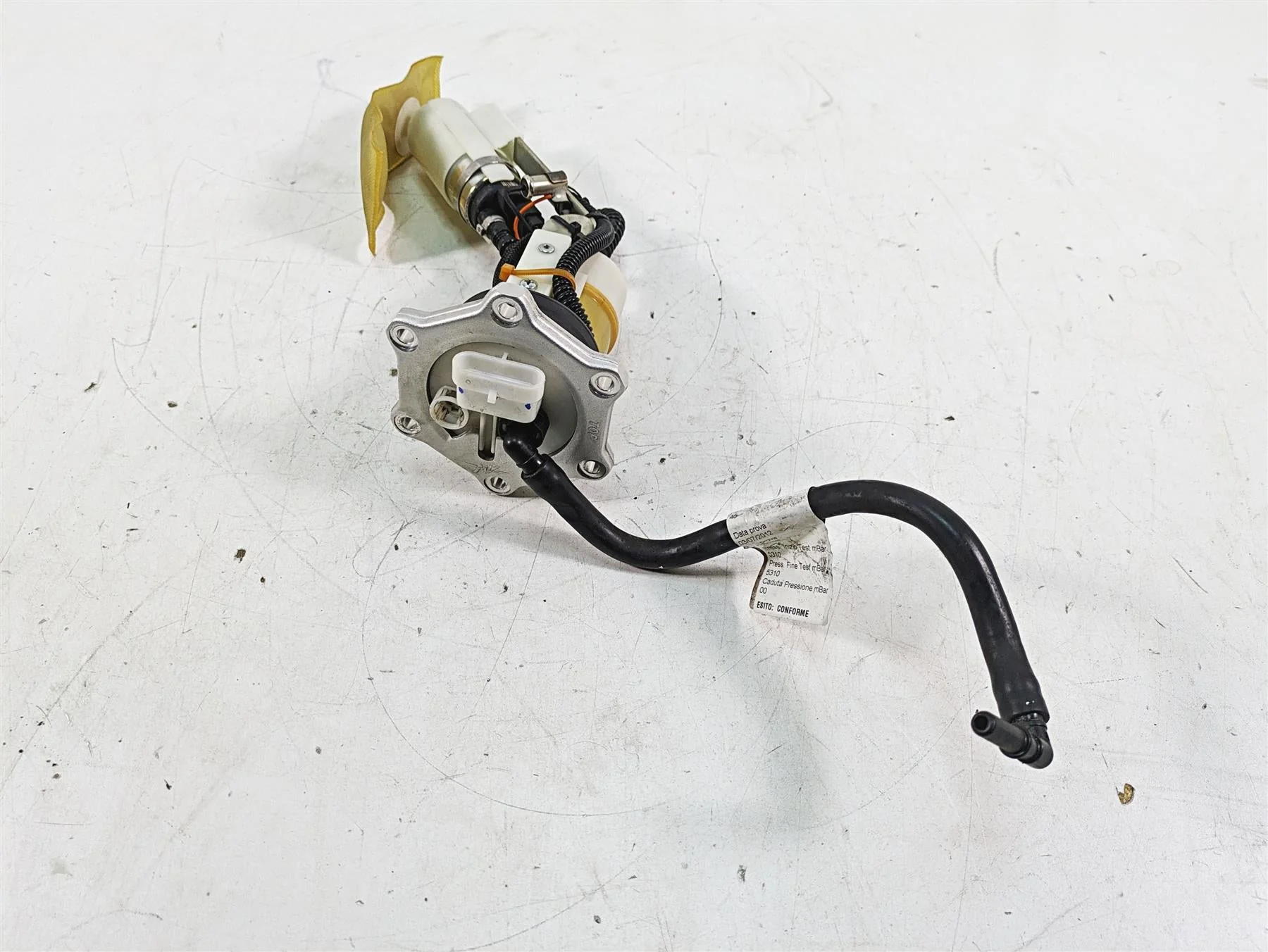2013 MV Agusta F3 675 ERA Fuel Gas Petrol Pump 8K Only - Tested 8000B4722 - Image 4