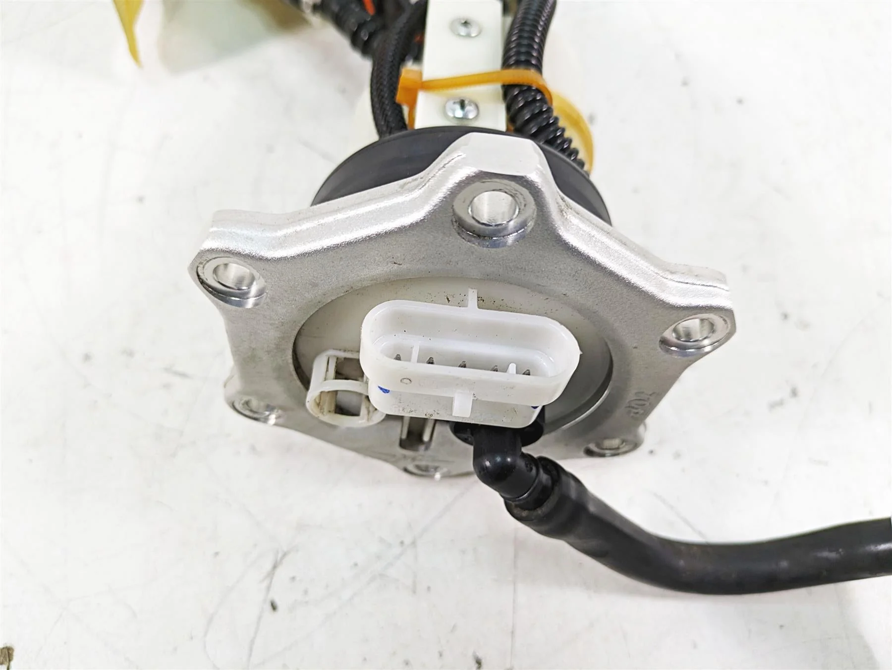 2013 MV Agusta F3 675 ERA Fuel Gas Petrol Pump 8K Only - Tested 8000B4722 - Image 5