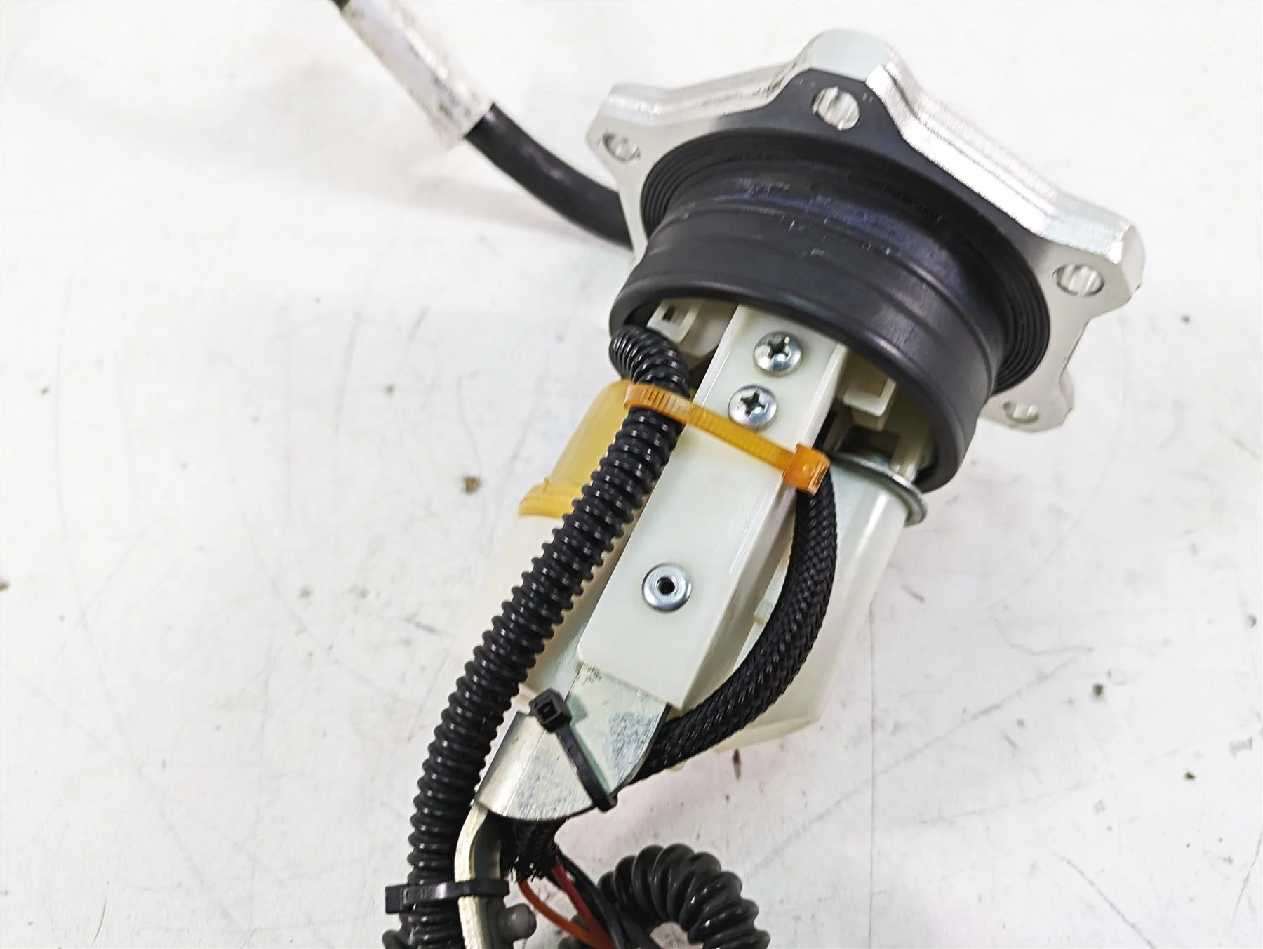 2013 MV Agusta F3 675 ERA Fuel Gas Petrol Pump 8K Only - Tested 8000B4722 - Image 8