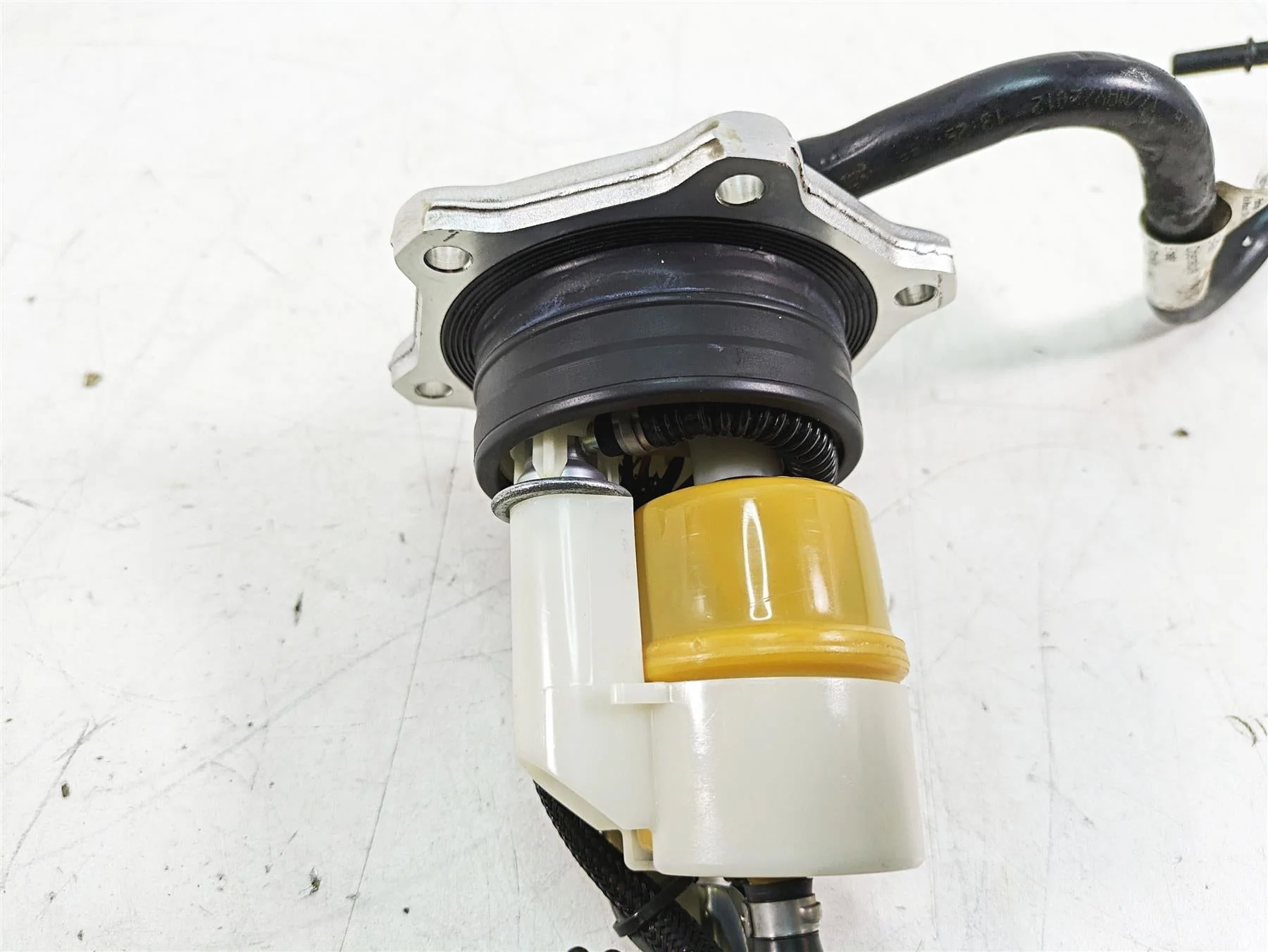 2013 MV Agusta F3 675 ERA Fuel Gas Petrol Pump 8K Only - Tested 8000B4722 - Image 9