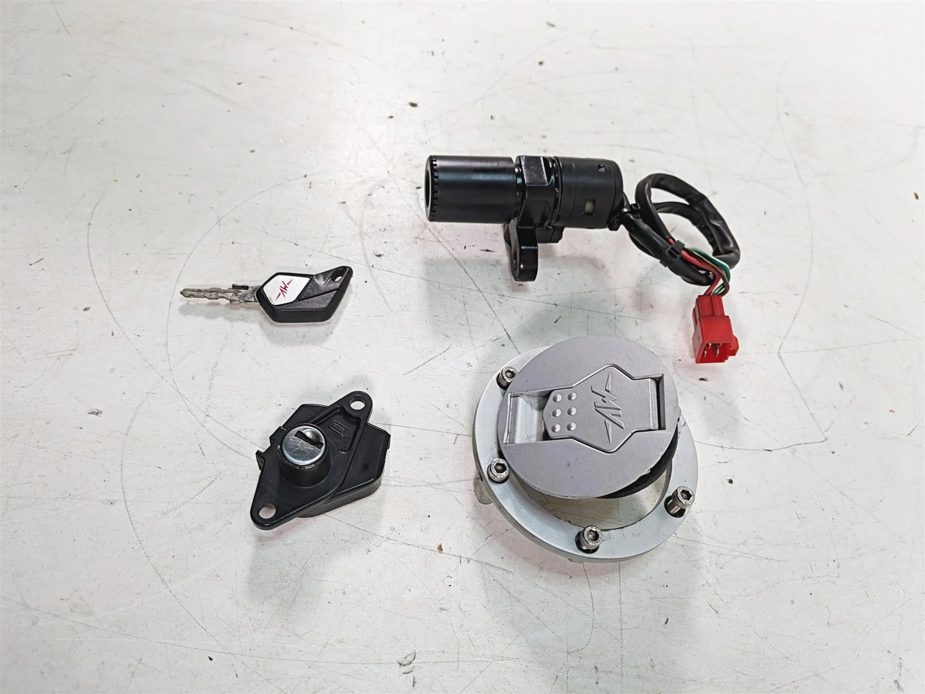 2013 MV Agusta F3 675 ERA Ignition Switch Key Lock Fuel Cap Set 8A00B5210 - Image 4