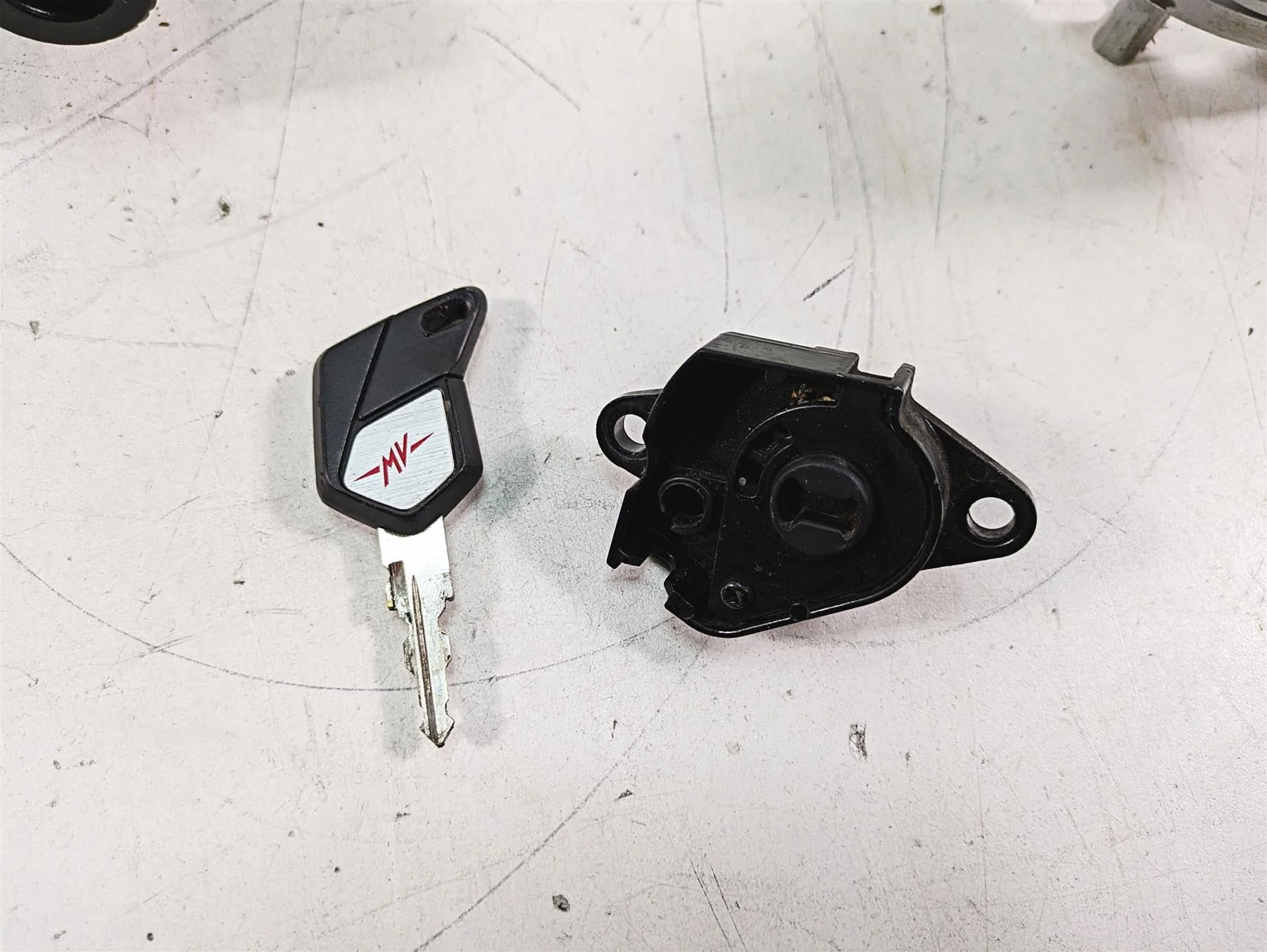 2013 MV Agusta F3 675 ERA Ignition Switch Key Lock Fuel Cap Set 8A00B5210 - Image 7