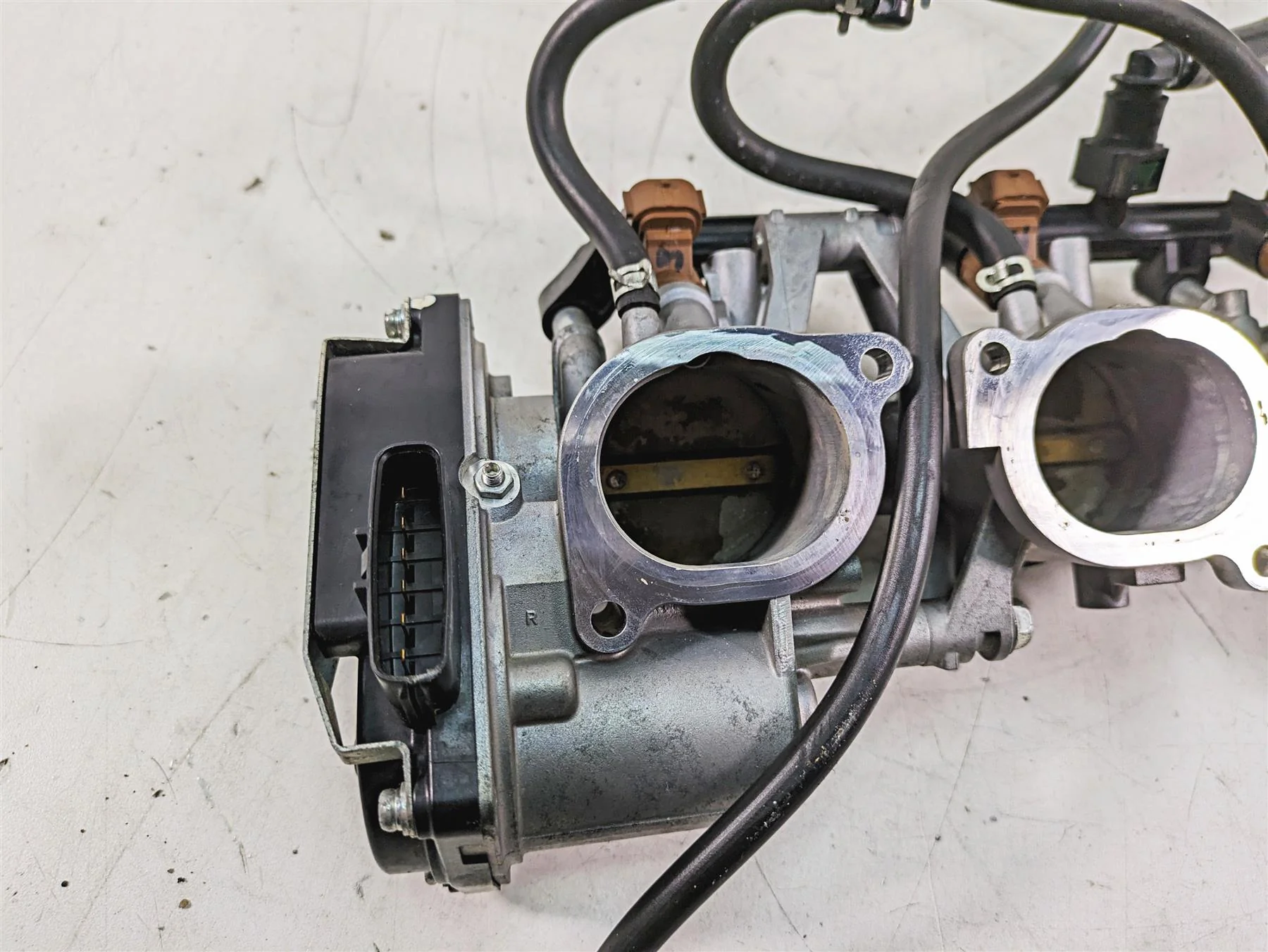 2013 MV Agusta F3 675 ERA Mikuni Throttle Body Bodies Fuel Injection 8000B5347 - Image 8