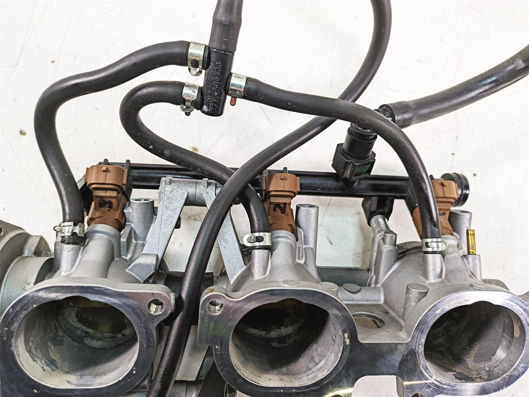 2013 MV Agusta F3 675 ERA Mikuni Throttle Body Bodies Fuel Injection 8000B5347 - Image 9