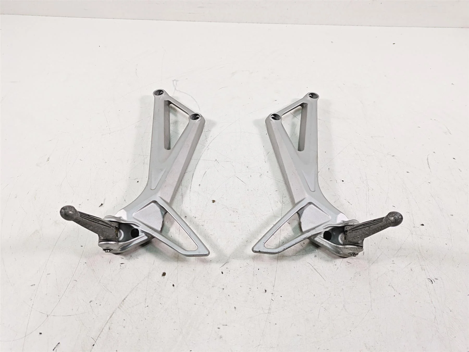 2013 MV Agusta F3 675 ERA Rear Passenger Footpeg Set 80A0B5659 8AA0B5660 - Image 2