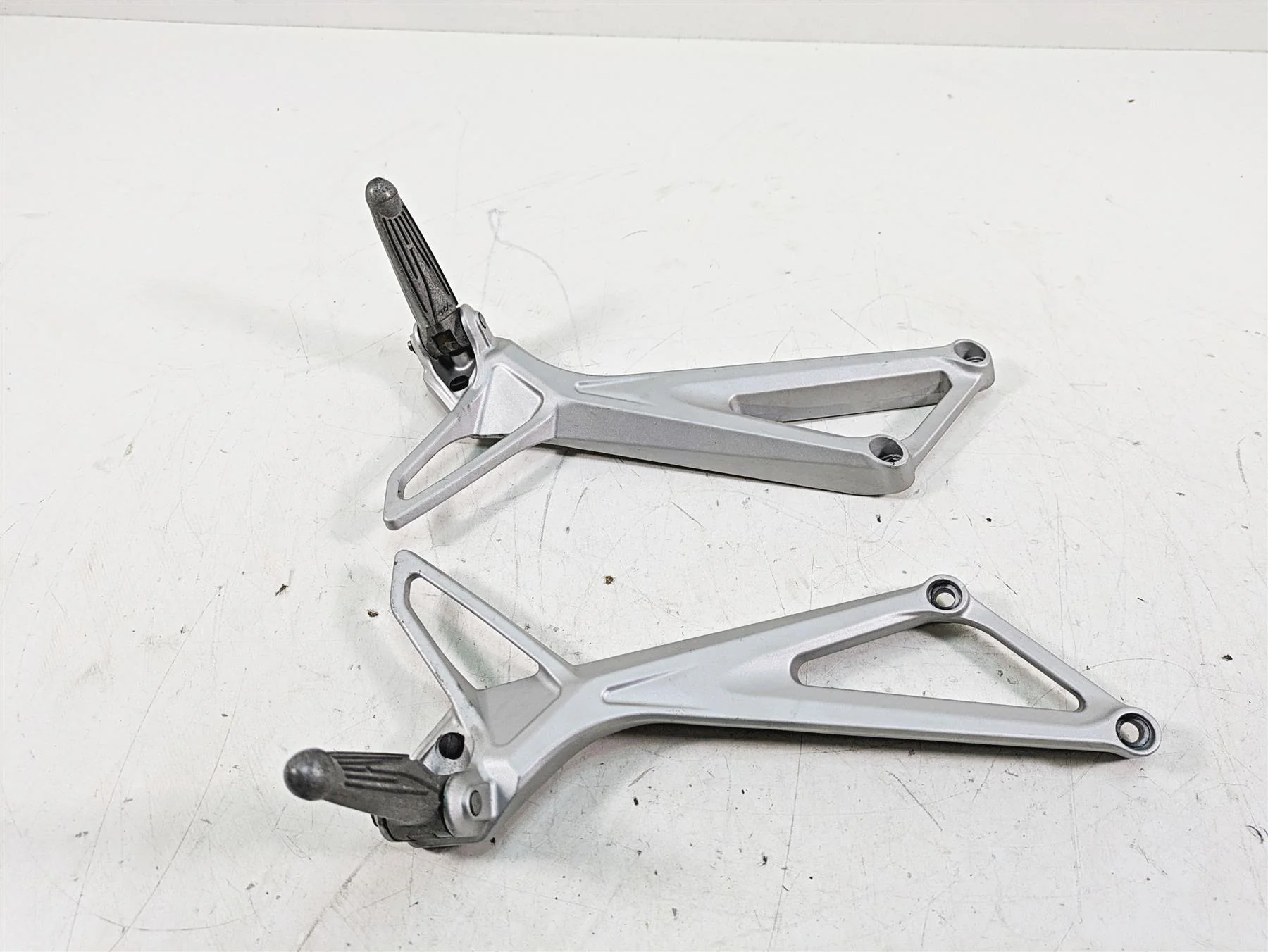 2013 MV Agusta F3 675 ERA Rear Passenger Footpeg Set 80A0B5659 8AA0B5660 - Image 3