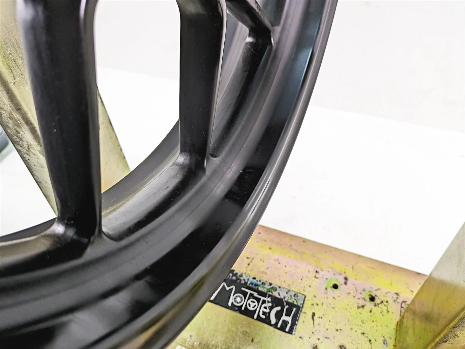 2013 MV Agusta F3 675 ERA Straight 17x3.5 Front Wheel Rim 8000B5894 - Image 8