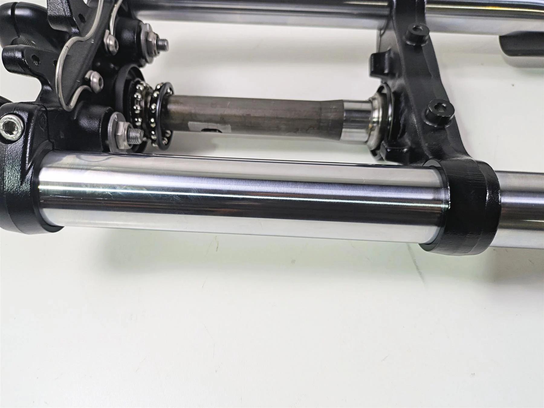 2013 Triumph Bonneville Front Forks & Triple Tree + Axle Set T2040532 T2040533 - Image 4