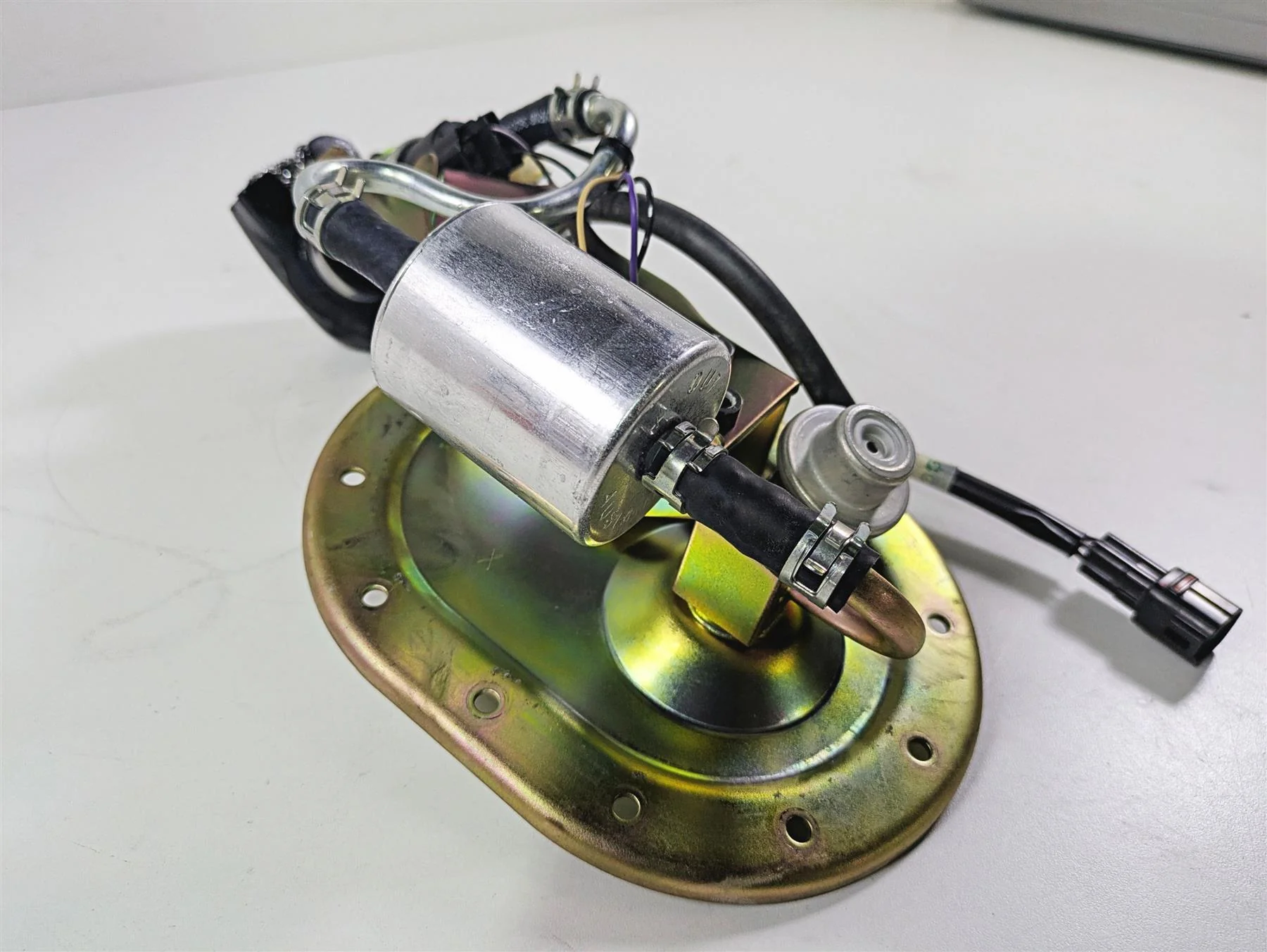 2013 Triumph Bonneville Fuel Gas Petrol Pump Set - Tested T2406003 - Image 11