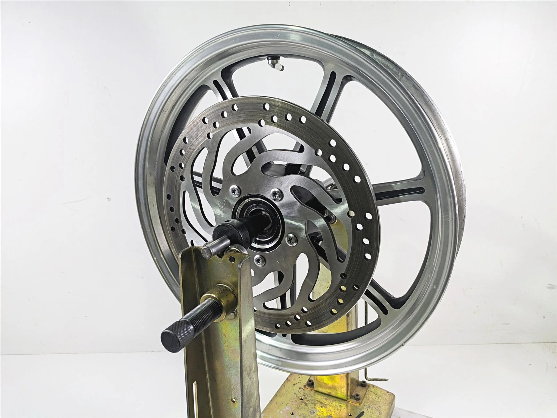 2013 Triumph Bonneville Straight 17x3 Front Wheel Rim T2000361