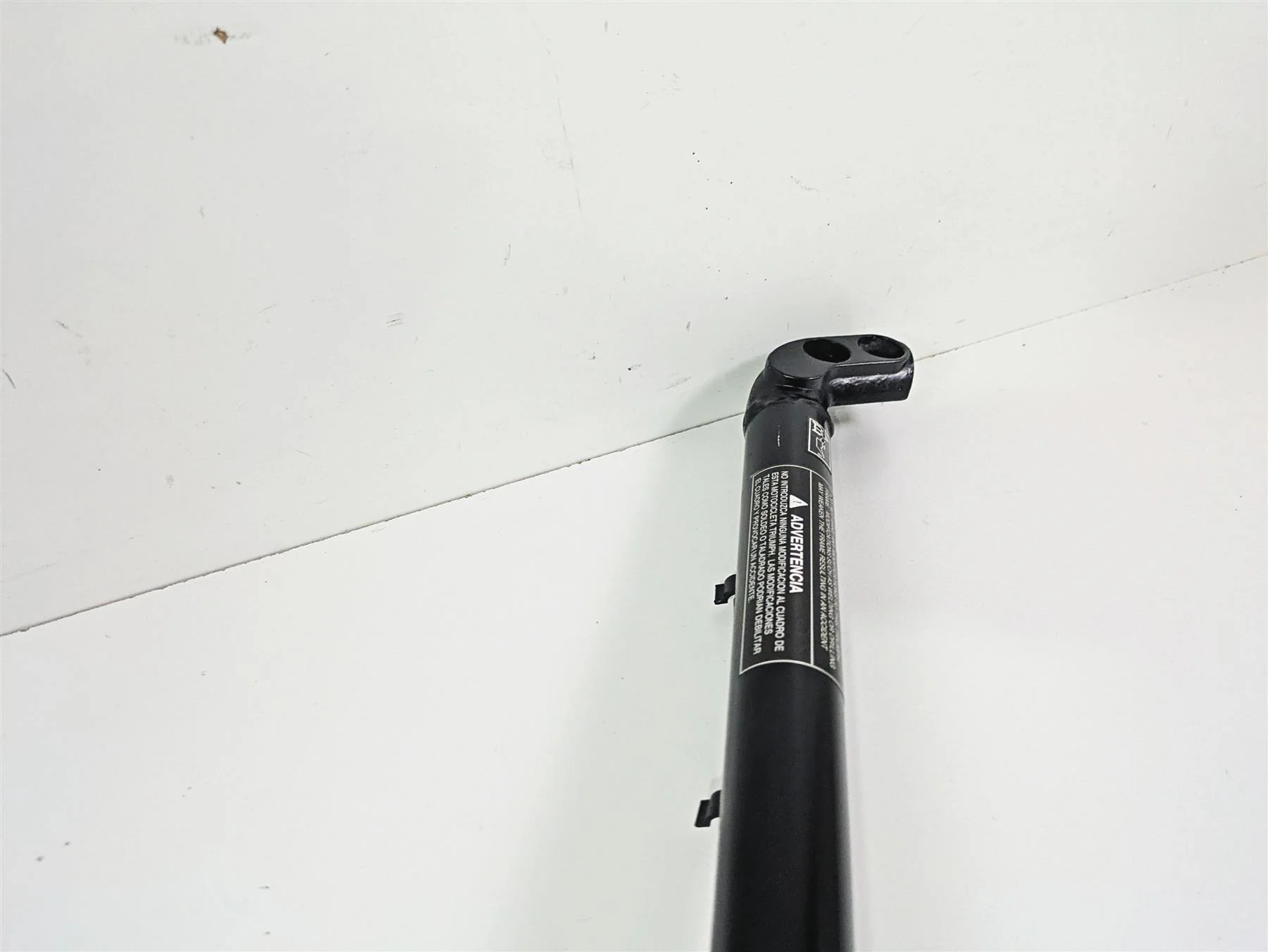 2013 Triumph Bonneville Straight Front Frame Down Tube Set T2074890 T2075271 - Image 8