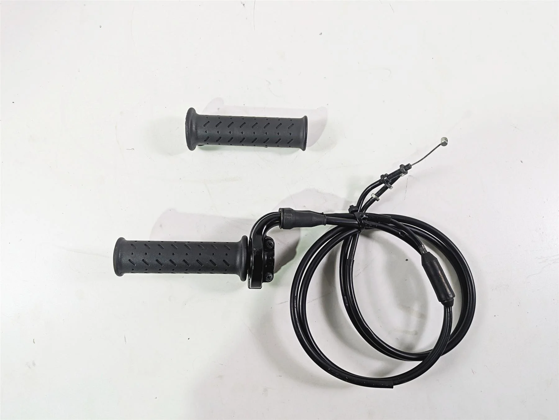 2013 Triumph Bonneville Throttle Cables & Grip Set T2040252 T2040740 T2040254 - Image 12