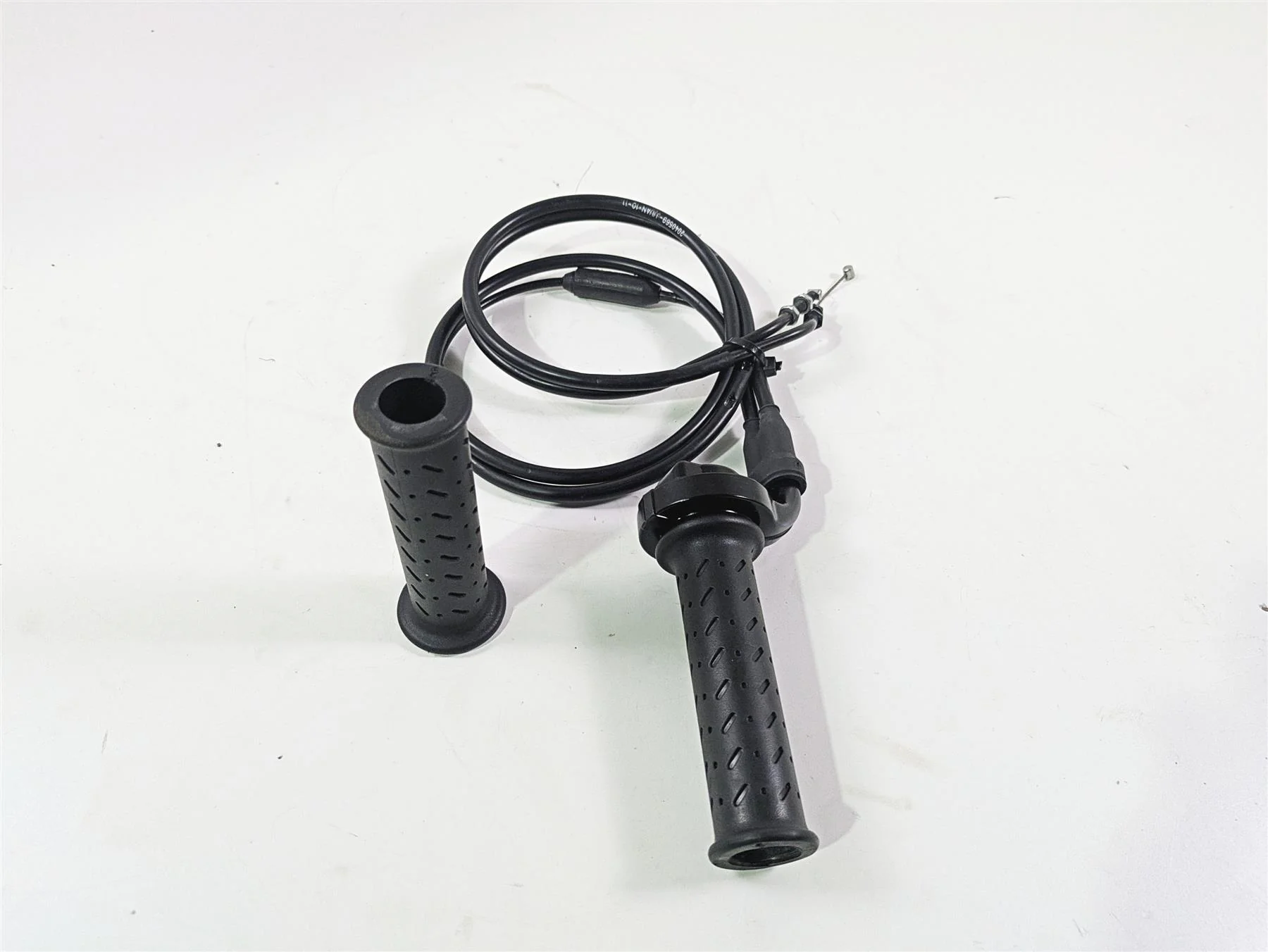 2013 Triumph Bonneville Throttle Cables & Grip Set T2040252 T2040740 T2040254 - Image 2