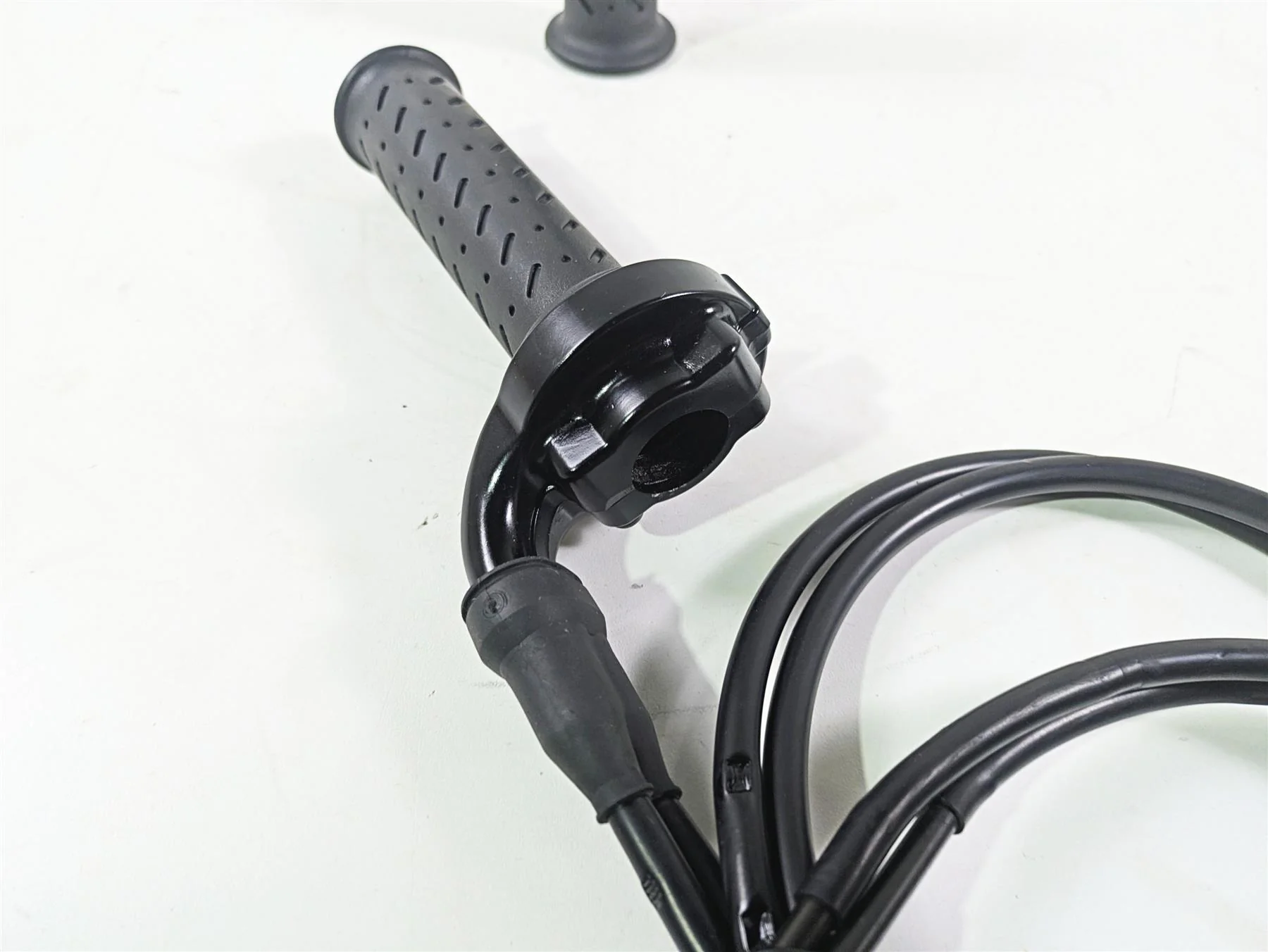 2013 Triumph Bonneville Throttle Cables & Grip Set T2040252 T2040740 T2040254 - Image 9