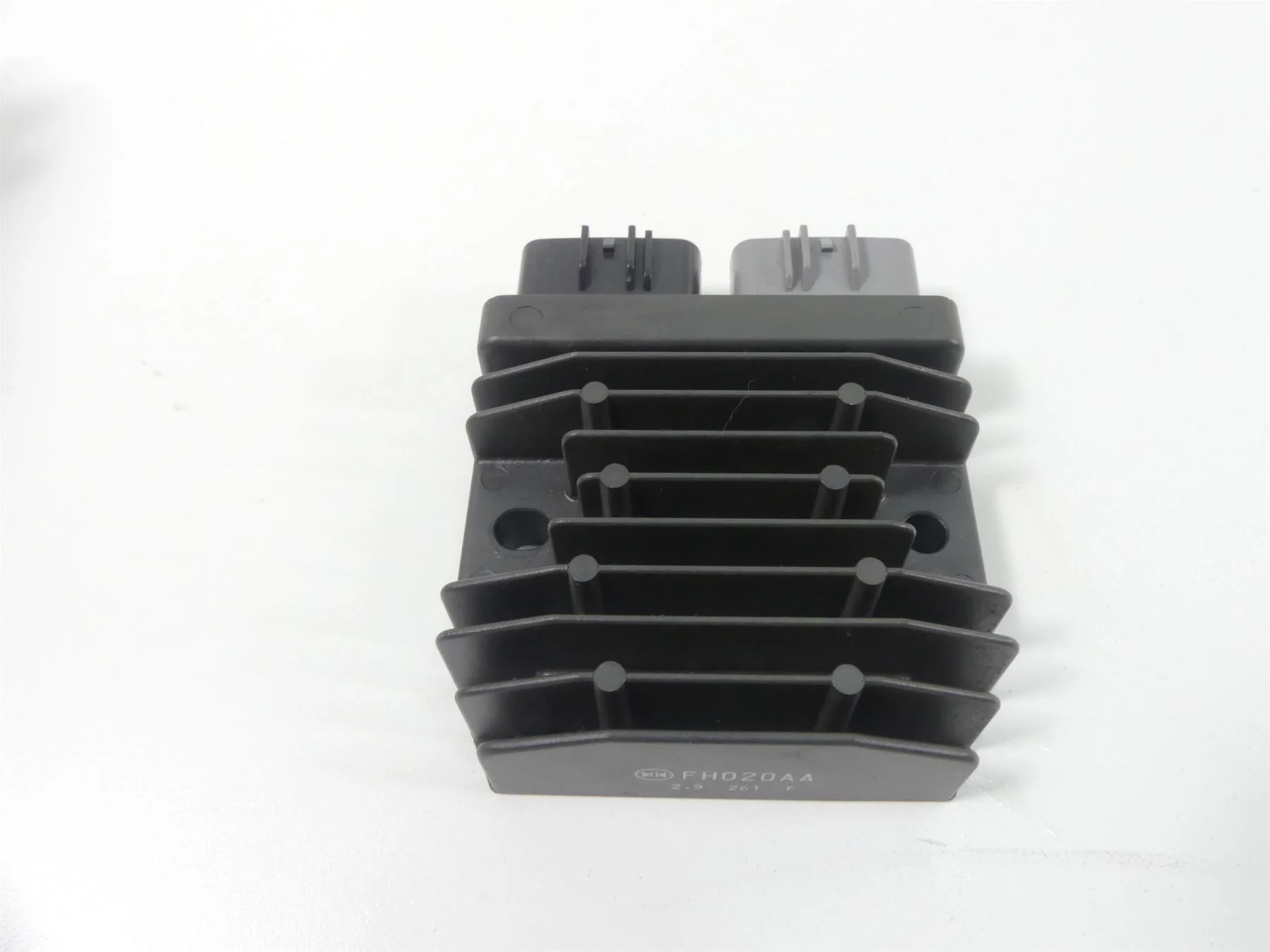 2013 Triumph Street Triple 675R Rectifier Voltage Regulator T1300675 FH020AA - Image 4