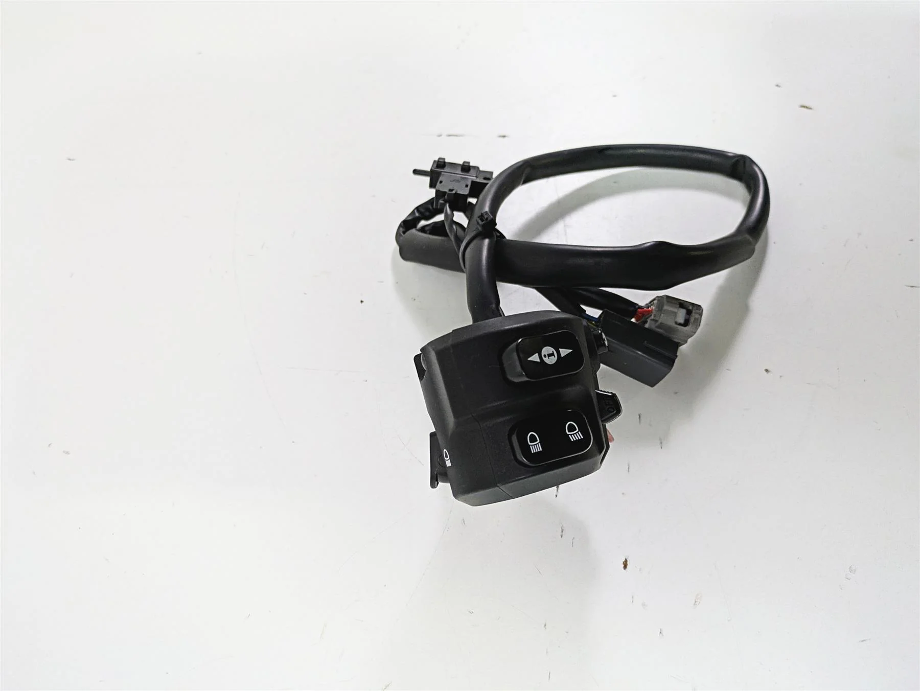 2013 Triumph Tiger 1215 Explorer Left Hand Turn Signal Control Switch T2042035 - Image 2