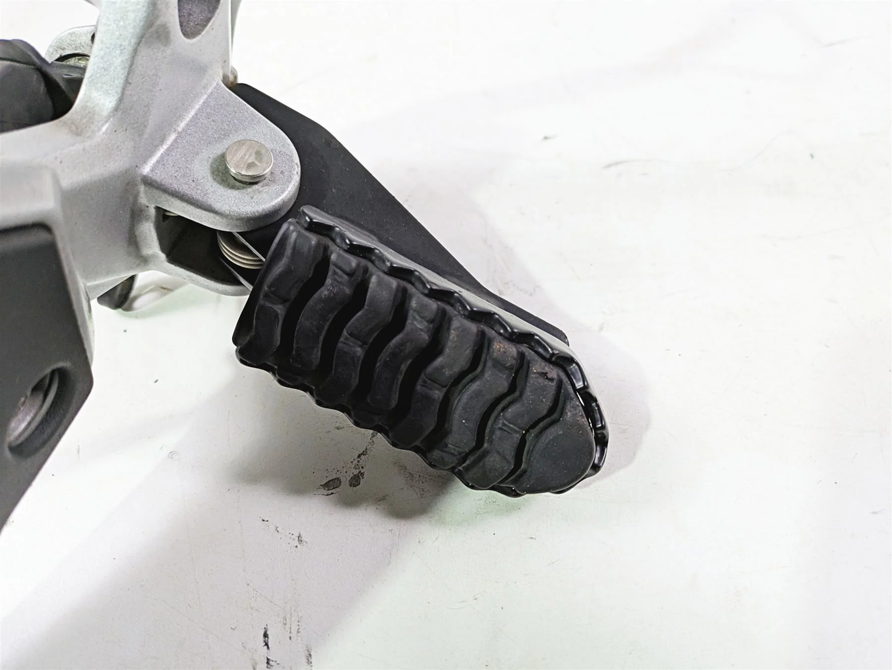 2013 Triumph Tiger 1215 Explorer Right Front Footpeg & Brake Pedal T2080788 - Image 10