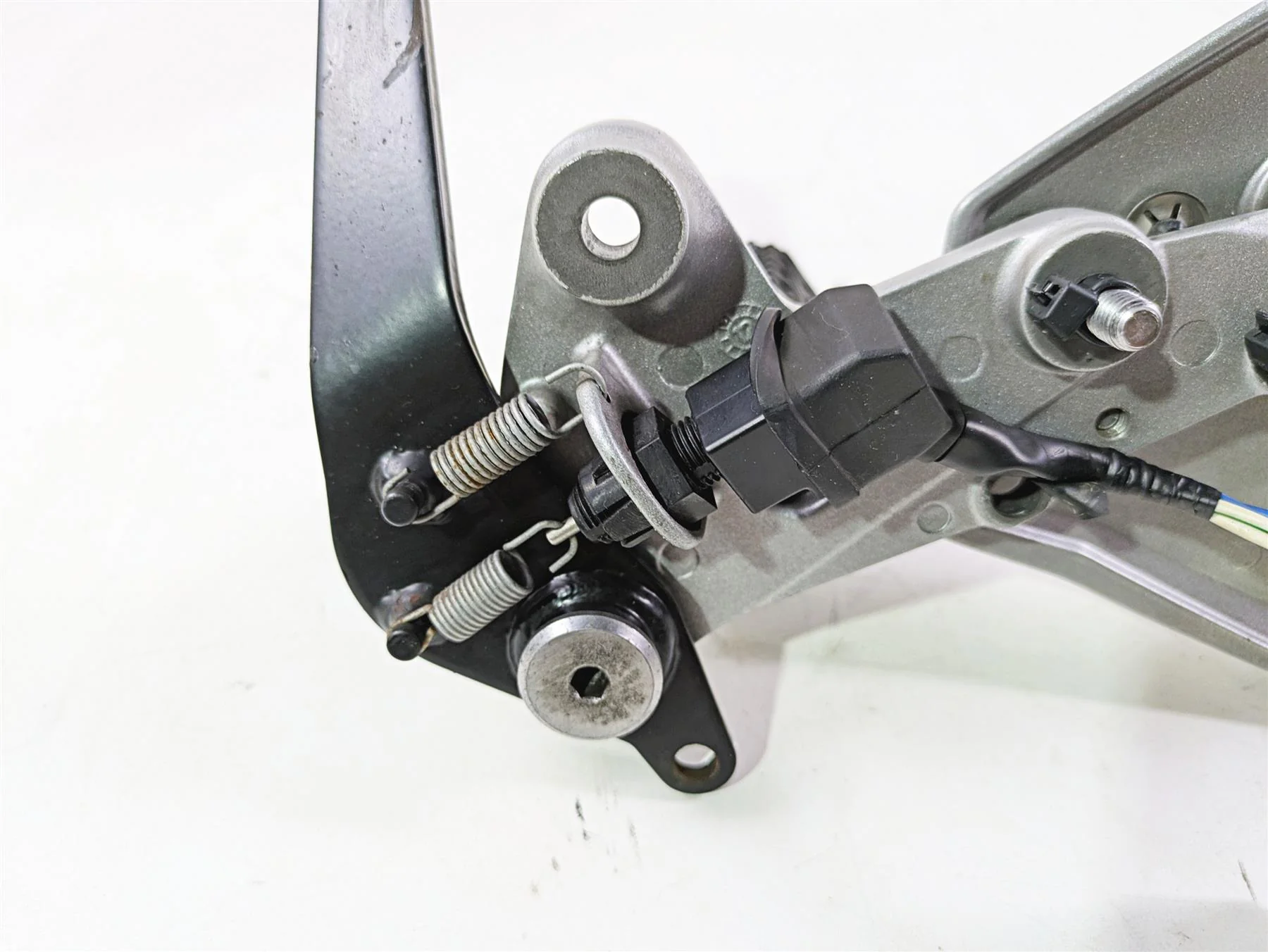 2013 Triumph Tiger 1215 Explorer Right Front Footpeg & Brake Pedal T2080788 - Image 11