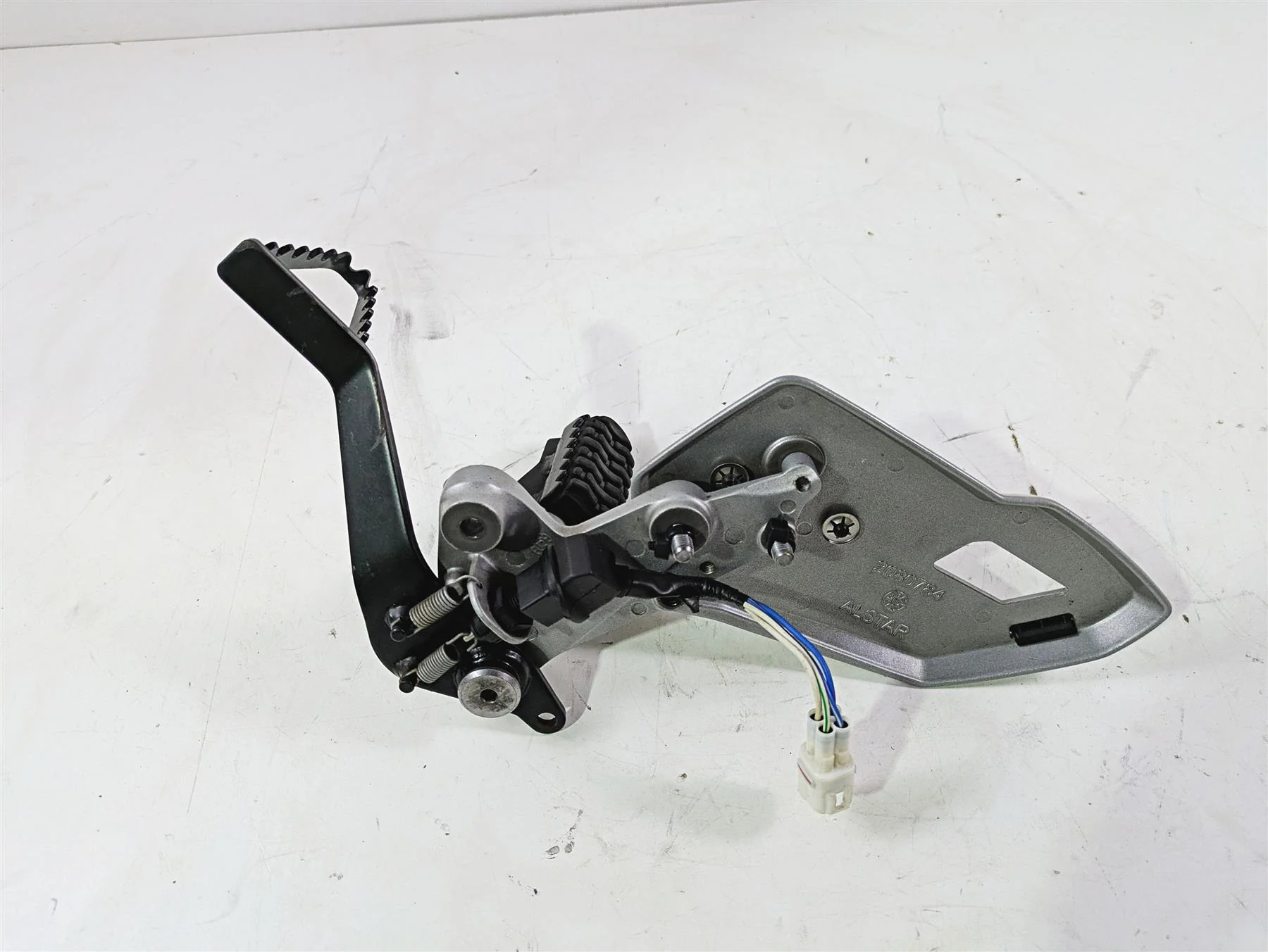 2013 Triumph Tiger 1215 Explorer Right Front Footpeg & Brake Pedal T2080788 - Image 3