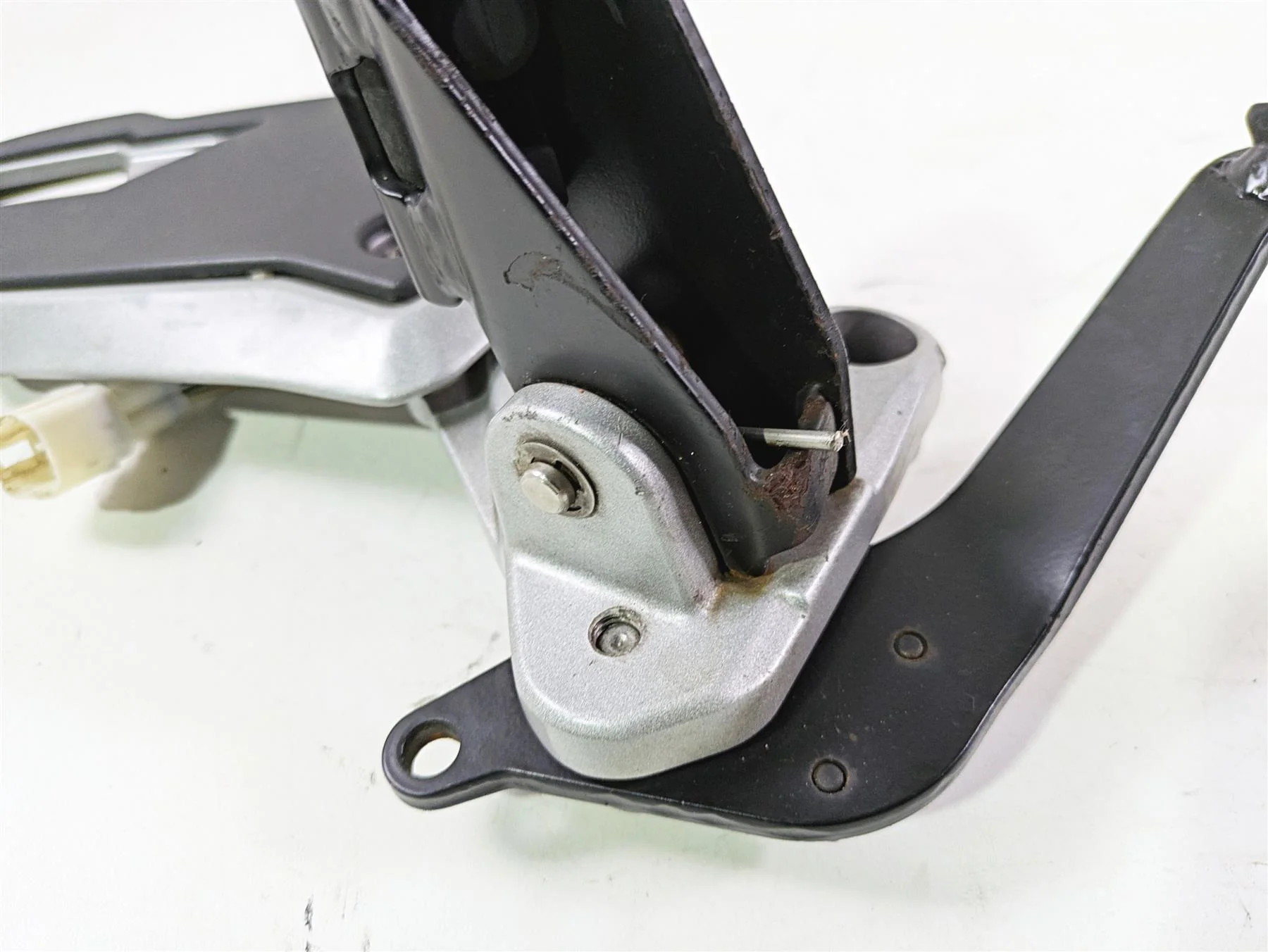 2013 Triumph Tiger 1215 Explorer Right Front Footpeg & Brake Pedal T2080788 - Image 9