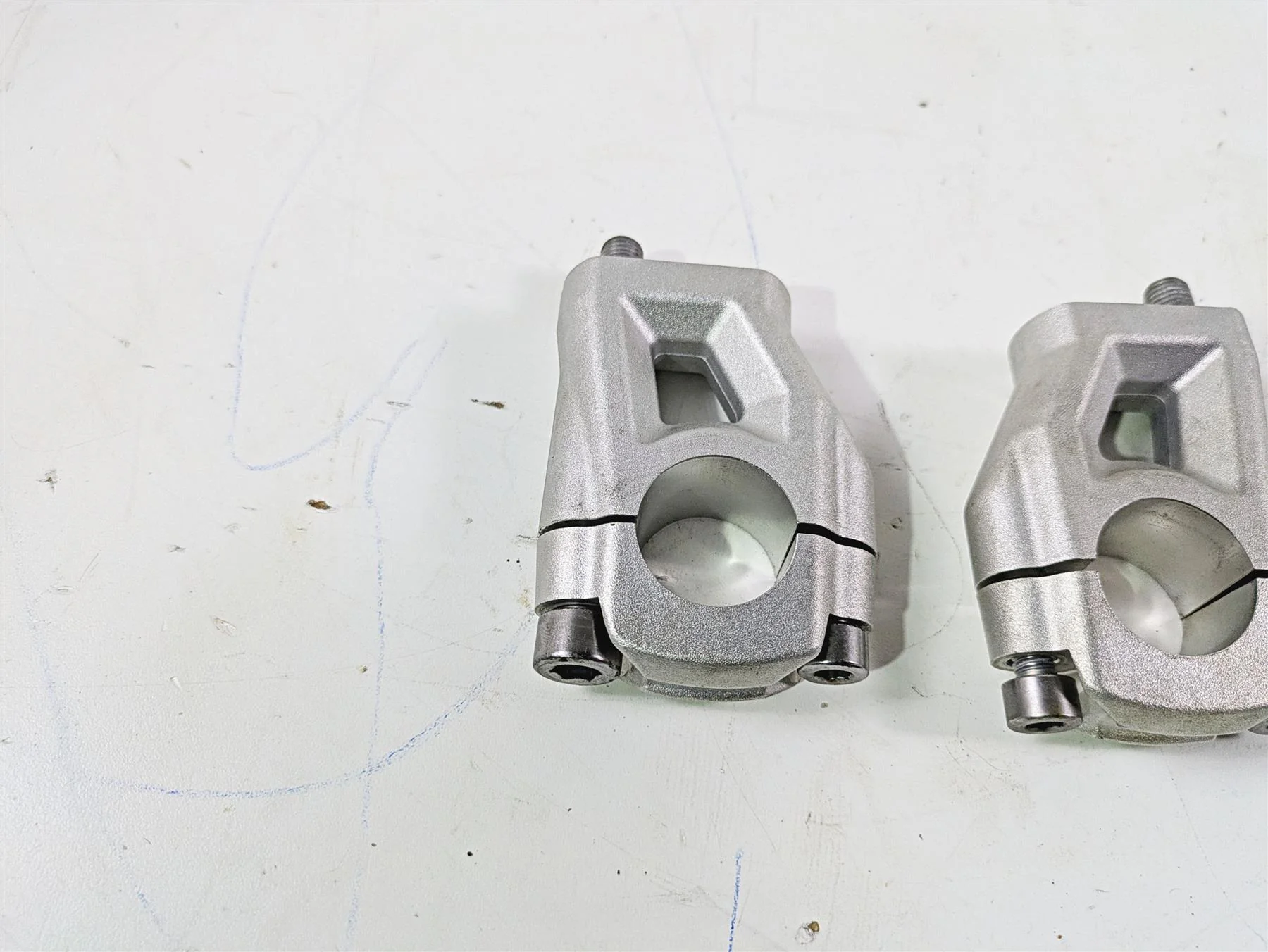 2013 Triumph Tiger 1215 Explorer Upper Lower Handlebar Riser Set T2040813 - Image 10