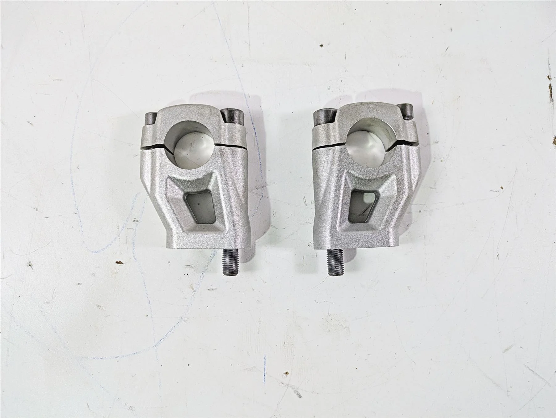 2013 Triumph Tiger 1215 Explorer Upper Lower Handlebar Riser Set T2040813 - Image 4