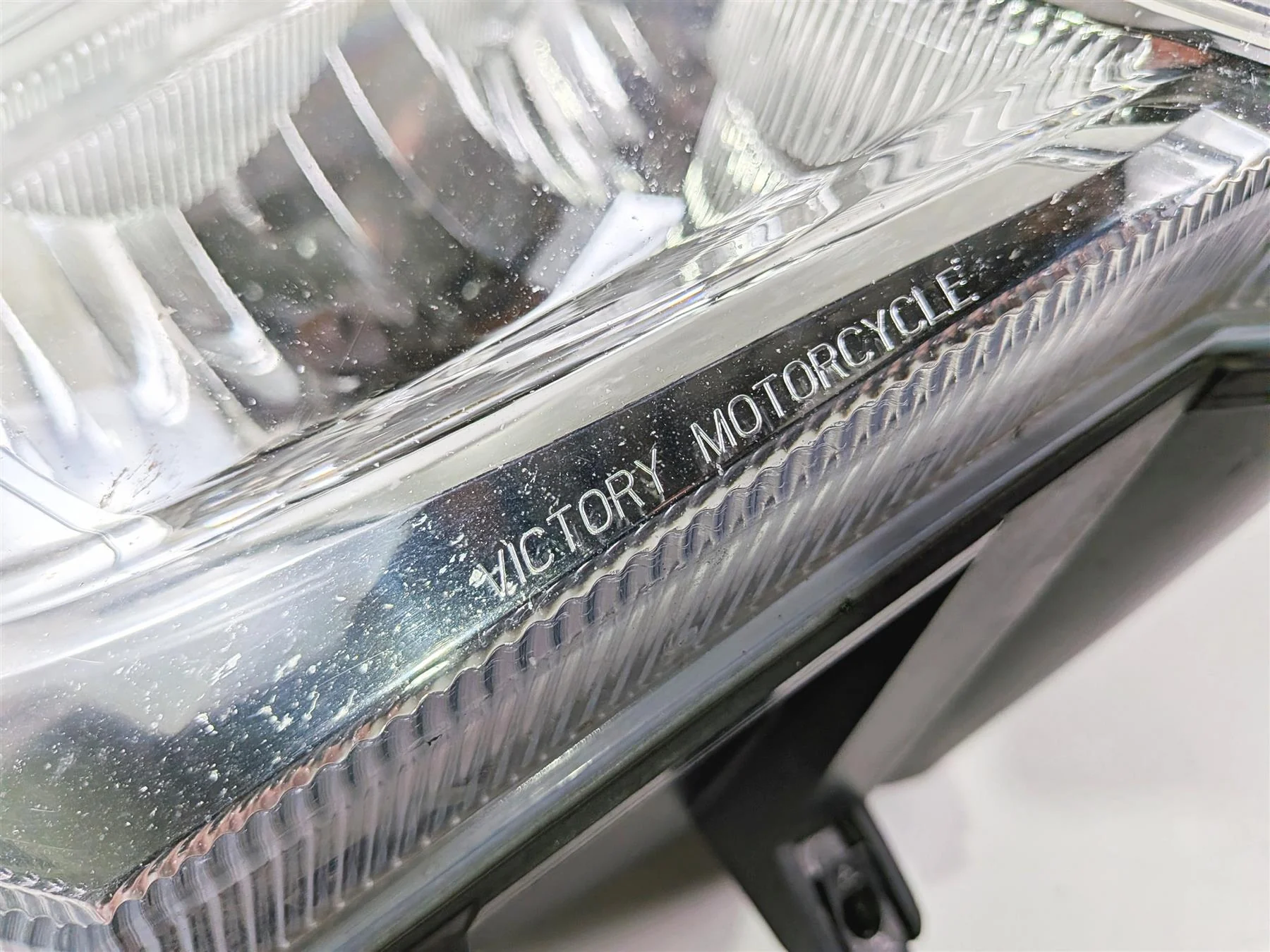 2013 Victory Vision Tour Headlight Head Light Lamp Lens -Tested 2410971 - Image 9