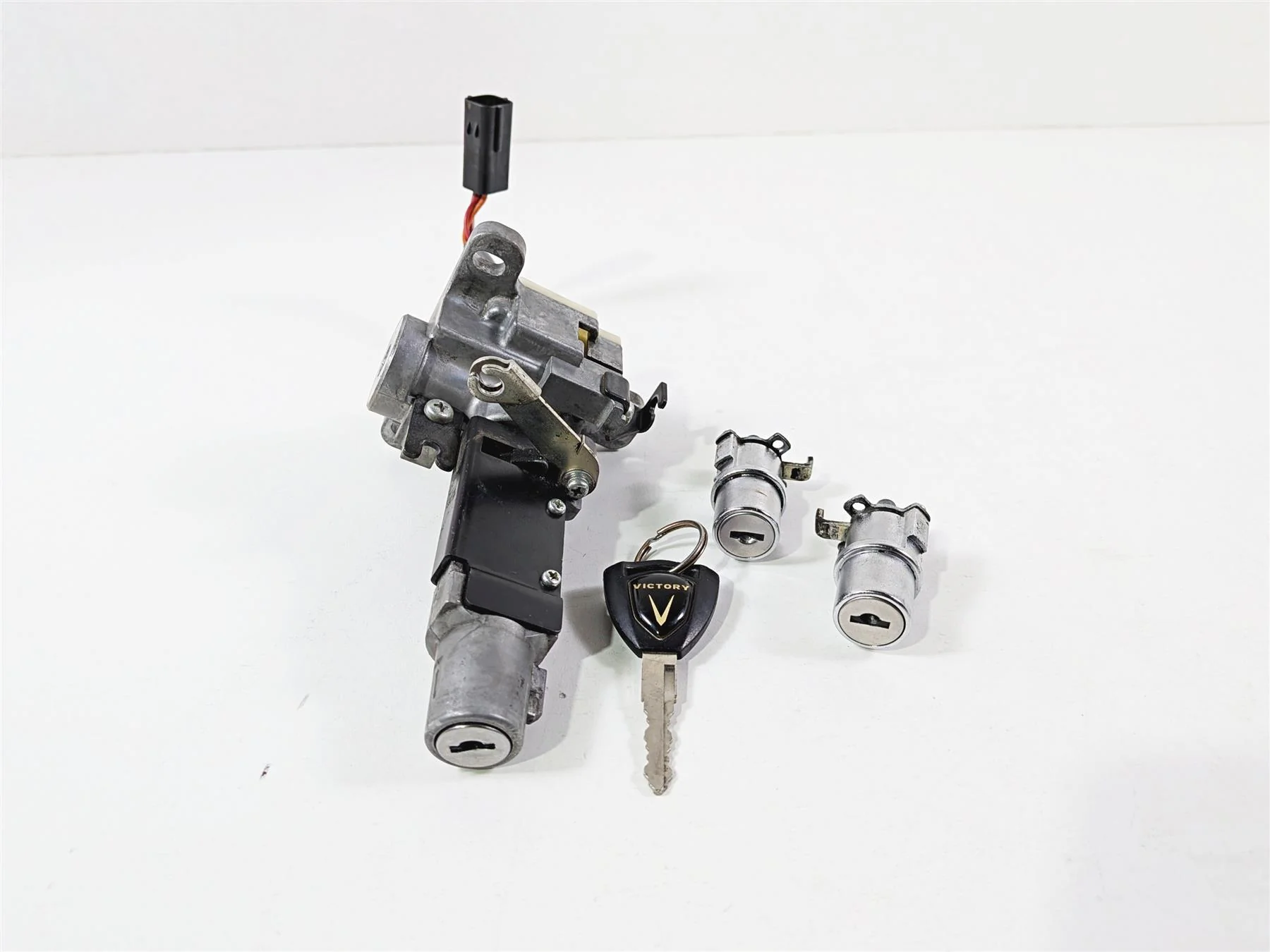 2013 Victory Vision Tour Ignition Switch Key Lock Set 1015982
